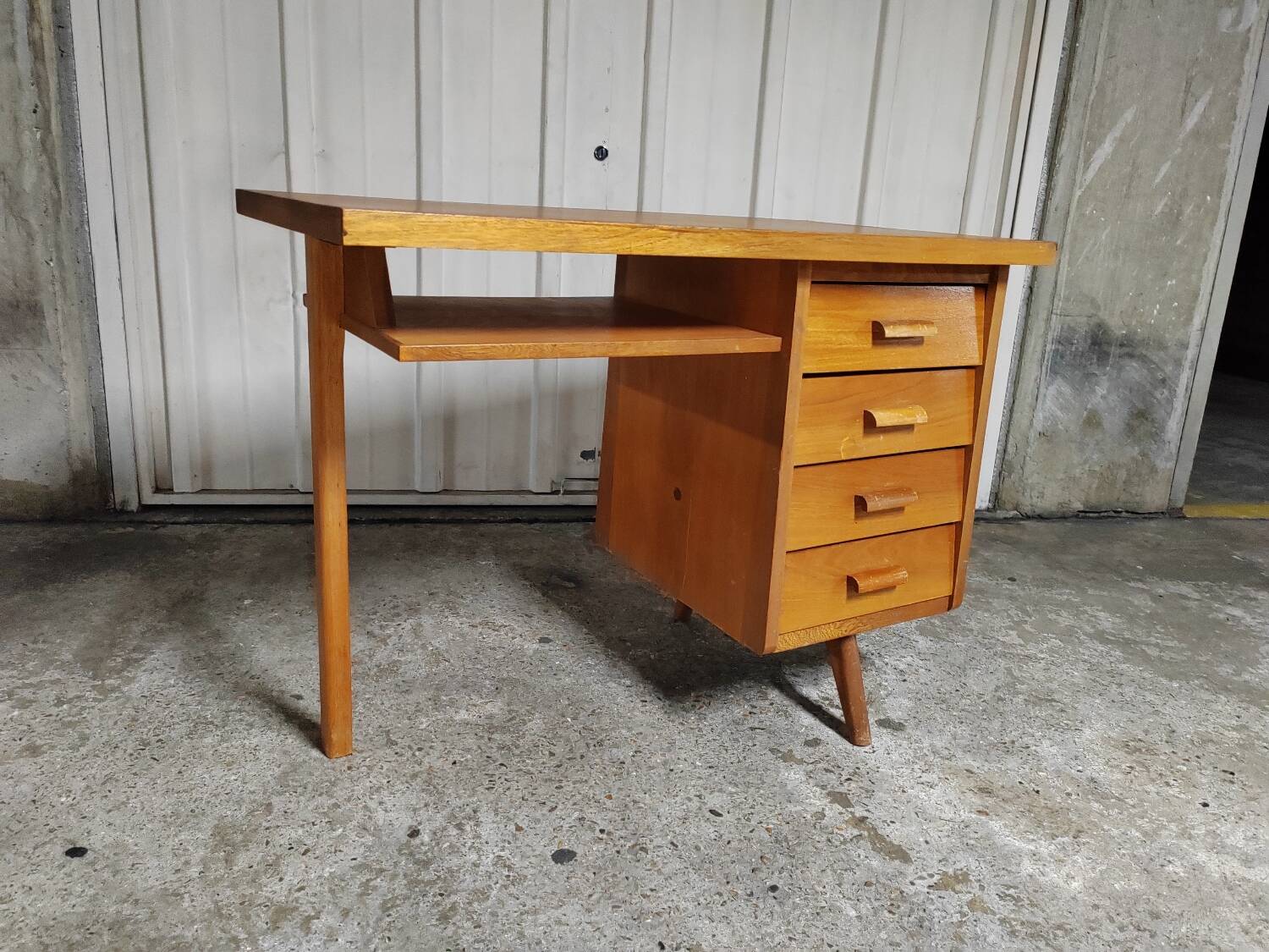 Vintage tripod desk