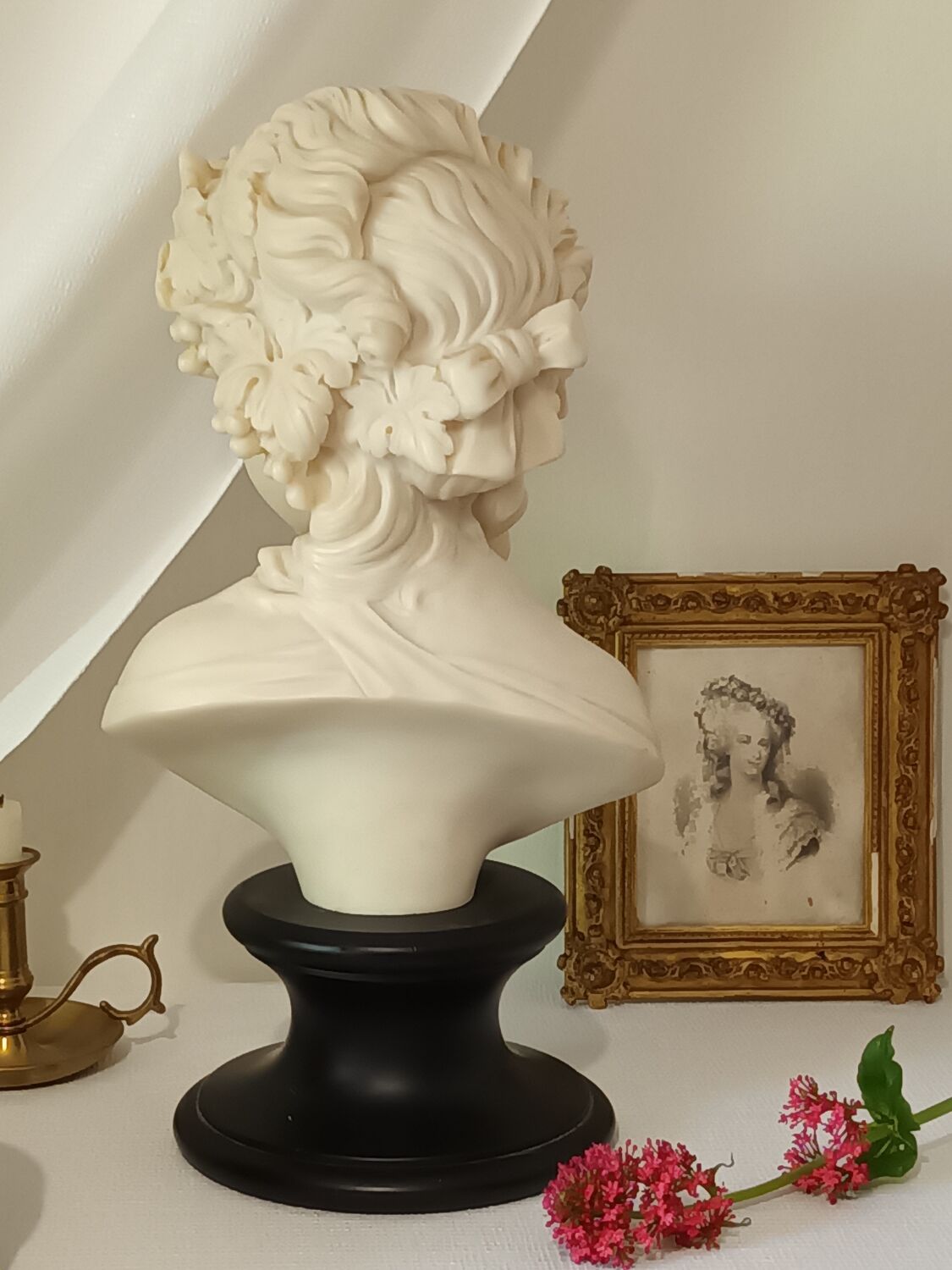 Bust young girl resin and marble XXth