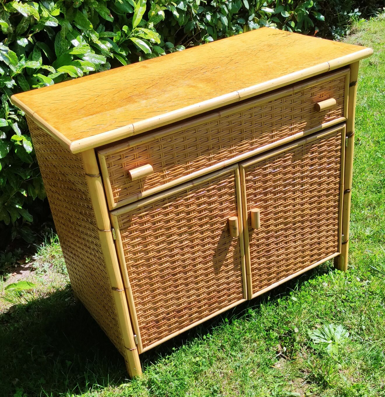 Porte-parapluie en rotin et bambou vintage Porte-parapluie en rotin et bambou vintage