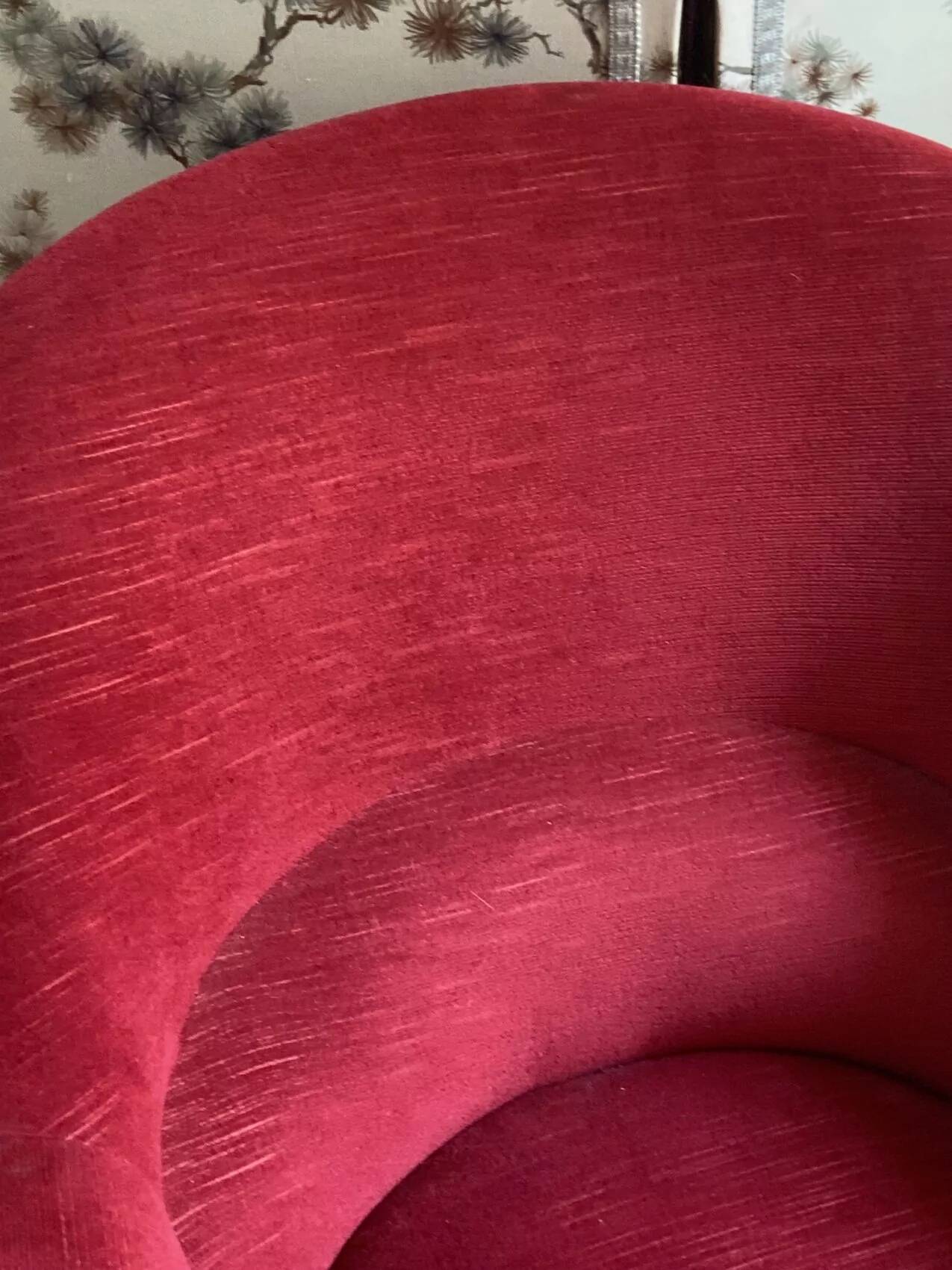 Fauteuil crapaud ancien en velours rouge bordeaux