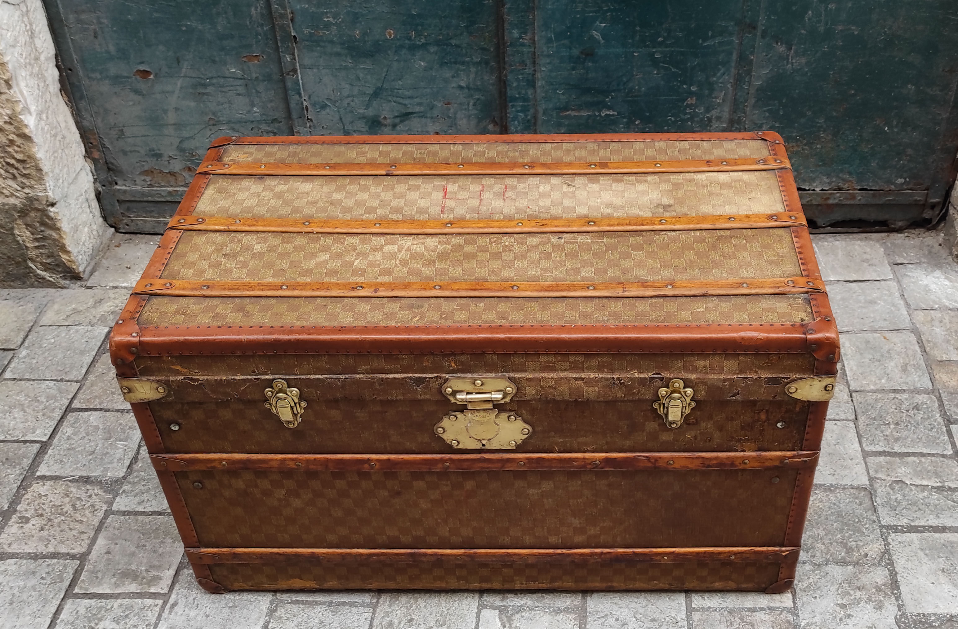 Checkerboard canvas travel trunk