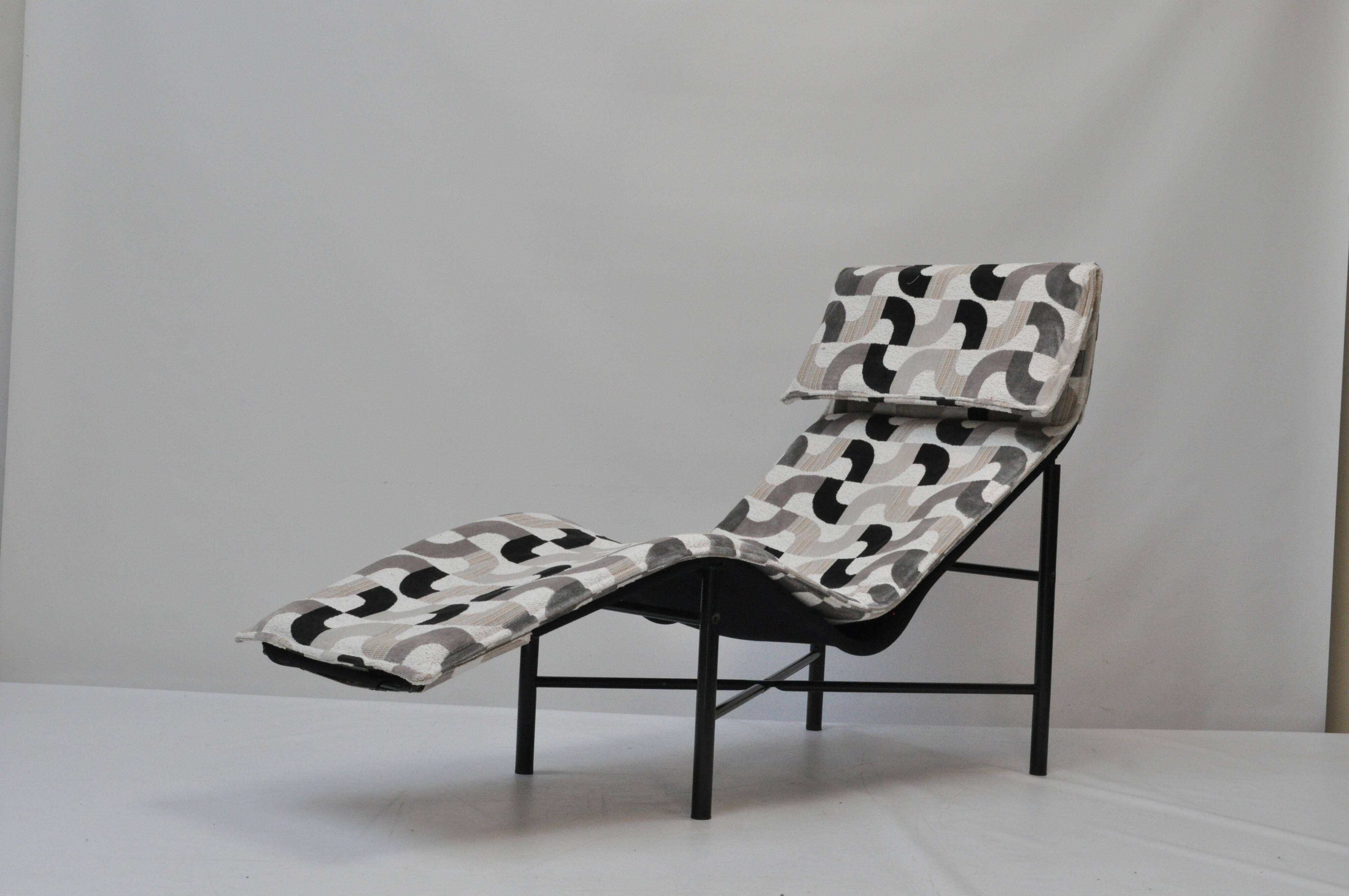 Chaise Longue Sculpturale ‘Skye’ par Torbjörn Björklund, années 1980 – Rembourrée à neuf.