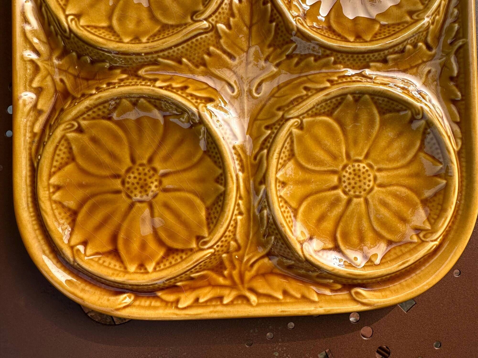 Vintage ochre earthenware artichoke dish, 6 compartments, relief flowers.
