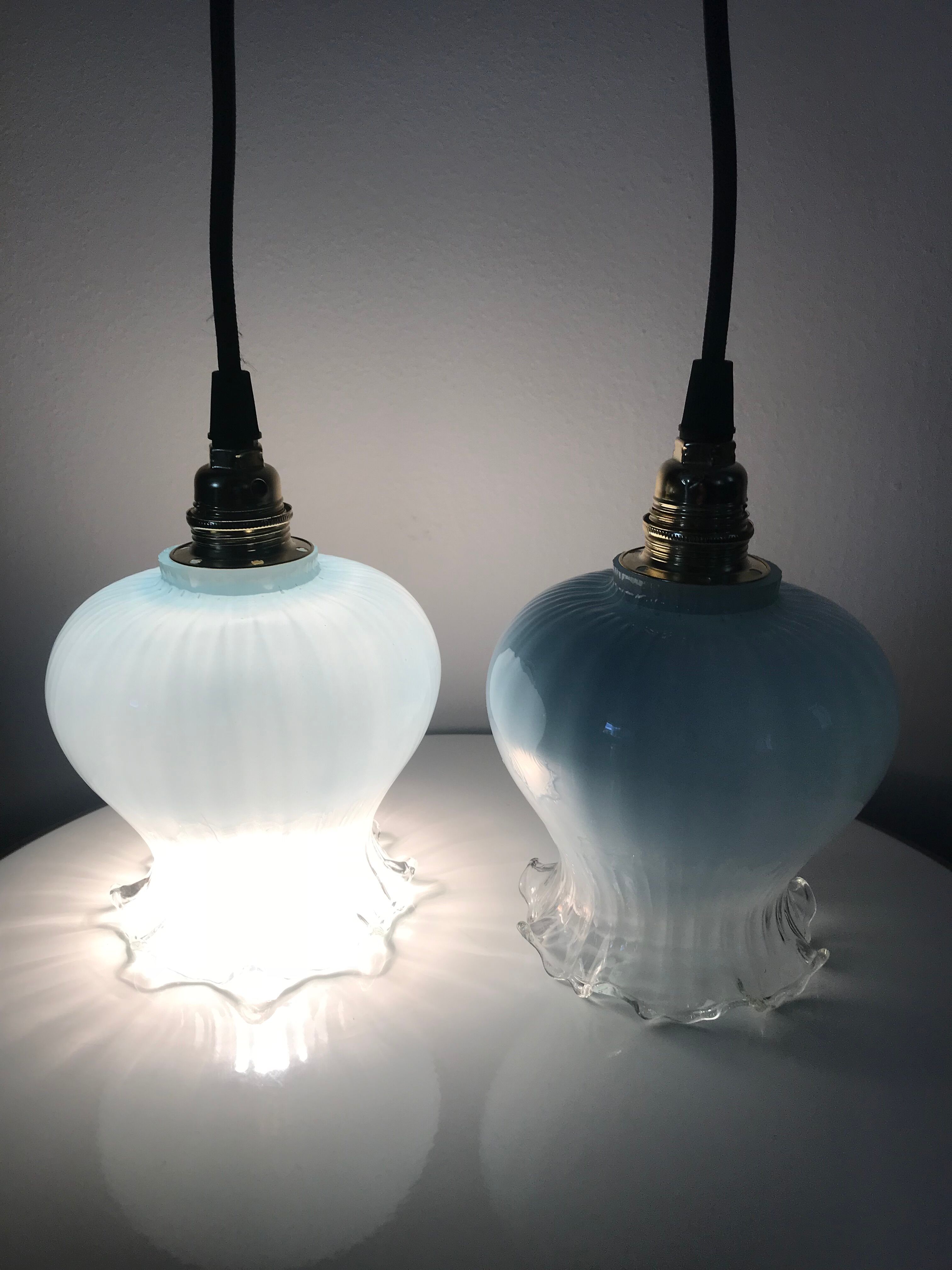 Pair of hanging lamps