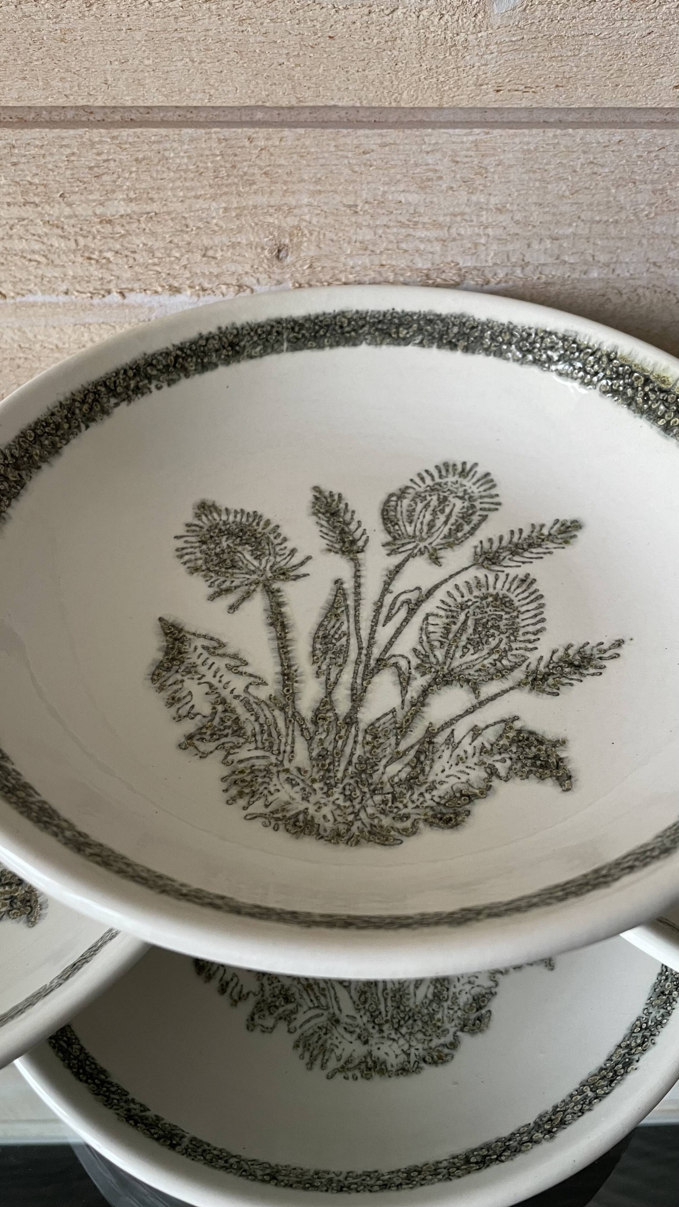 Set of 6 soup plates with thistles