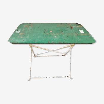 Ancienne table de jardin pliante en fer