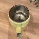 Cafetière en tôle émaillée jaune