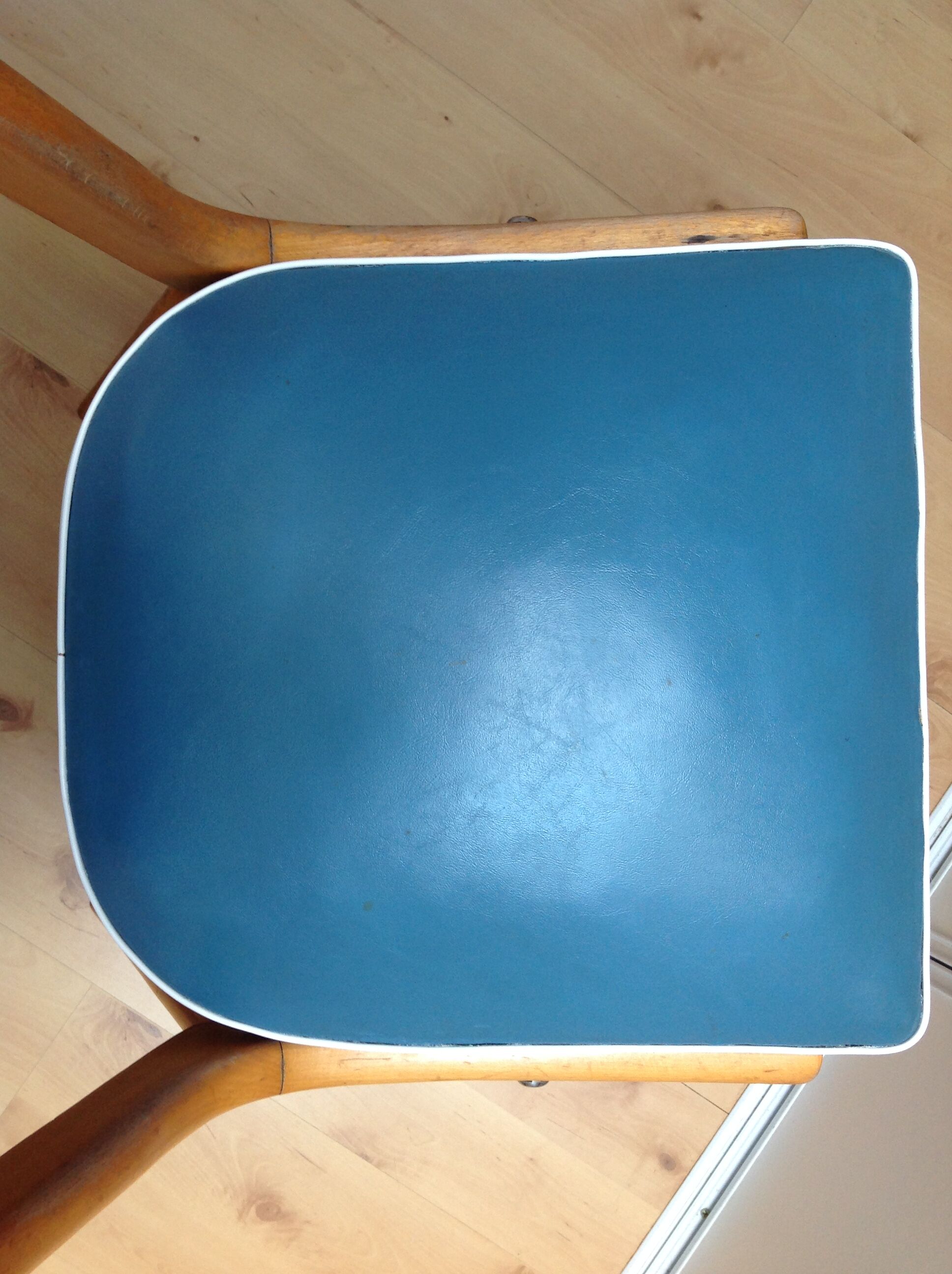 Chaise pieds compas style scandinave en hetre et simili cuir bleu / vintage années 50-60