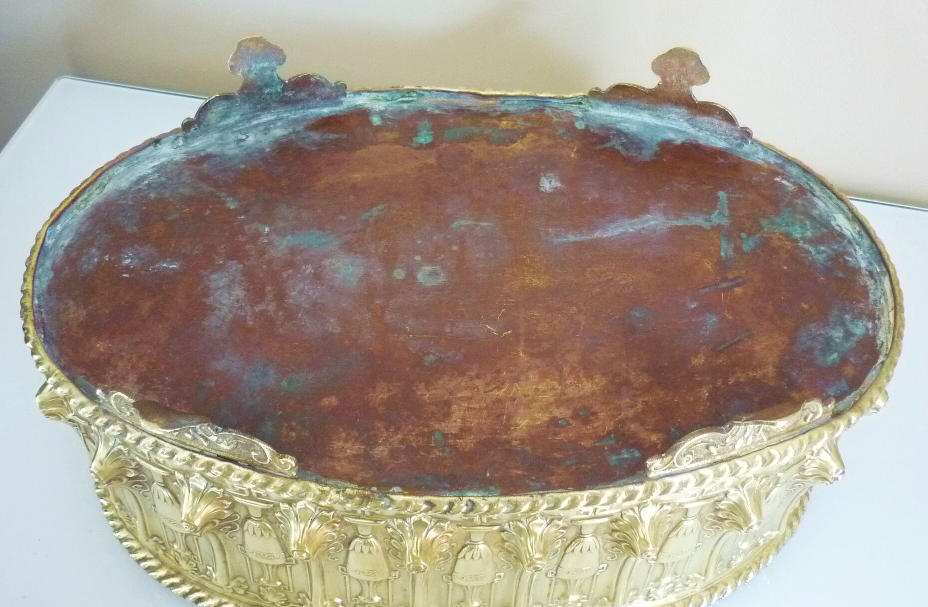 Old planter, repelled brass, nineteenth century, antique décor