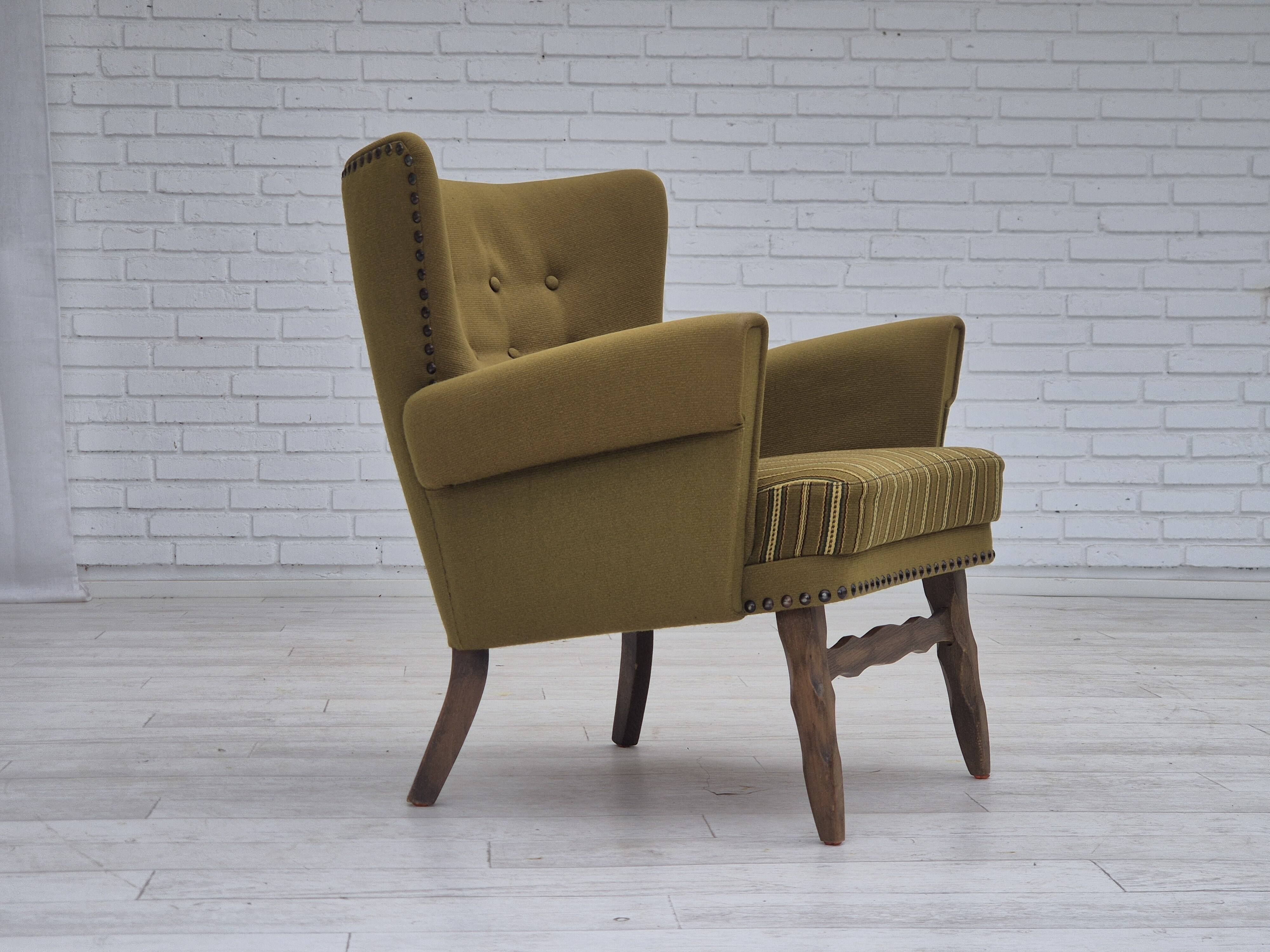Chaise longue danoise des années 1970, mobilier vert d'origine en laine, bois de chêne.