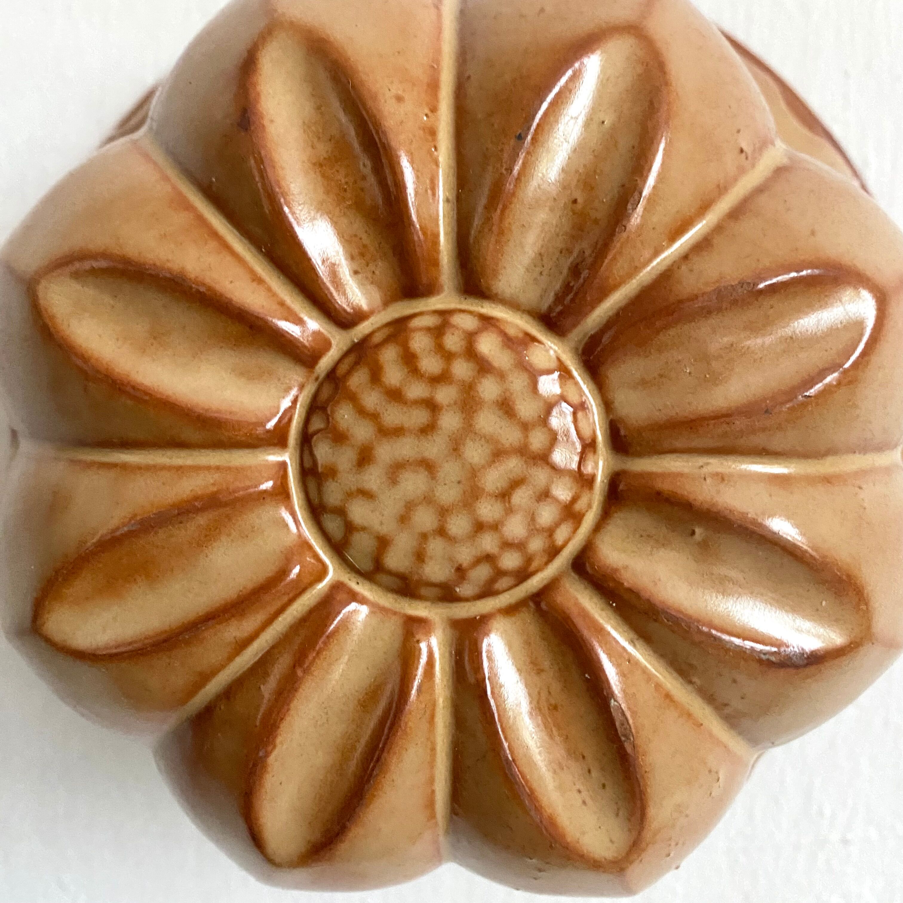 Decorative stoneware cake mould