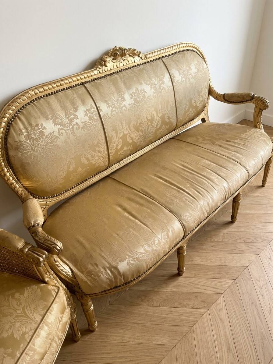 Louis XV gold salon set with a 3-seater sofa and 2 armchairs.