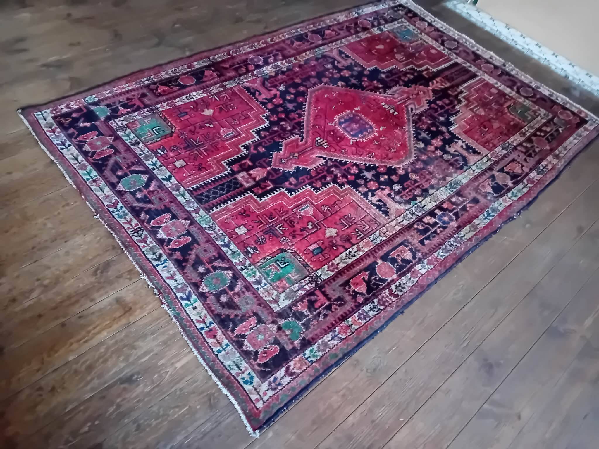 Handmade Tuyserkan Persian Rug 230x150cm