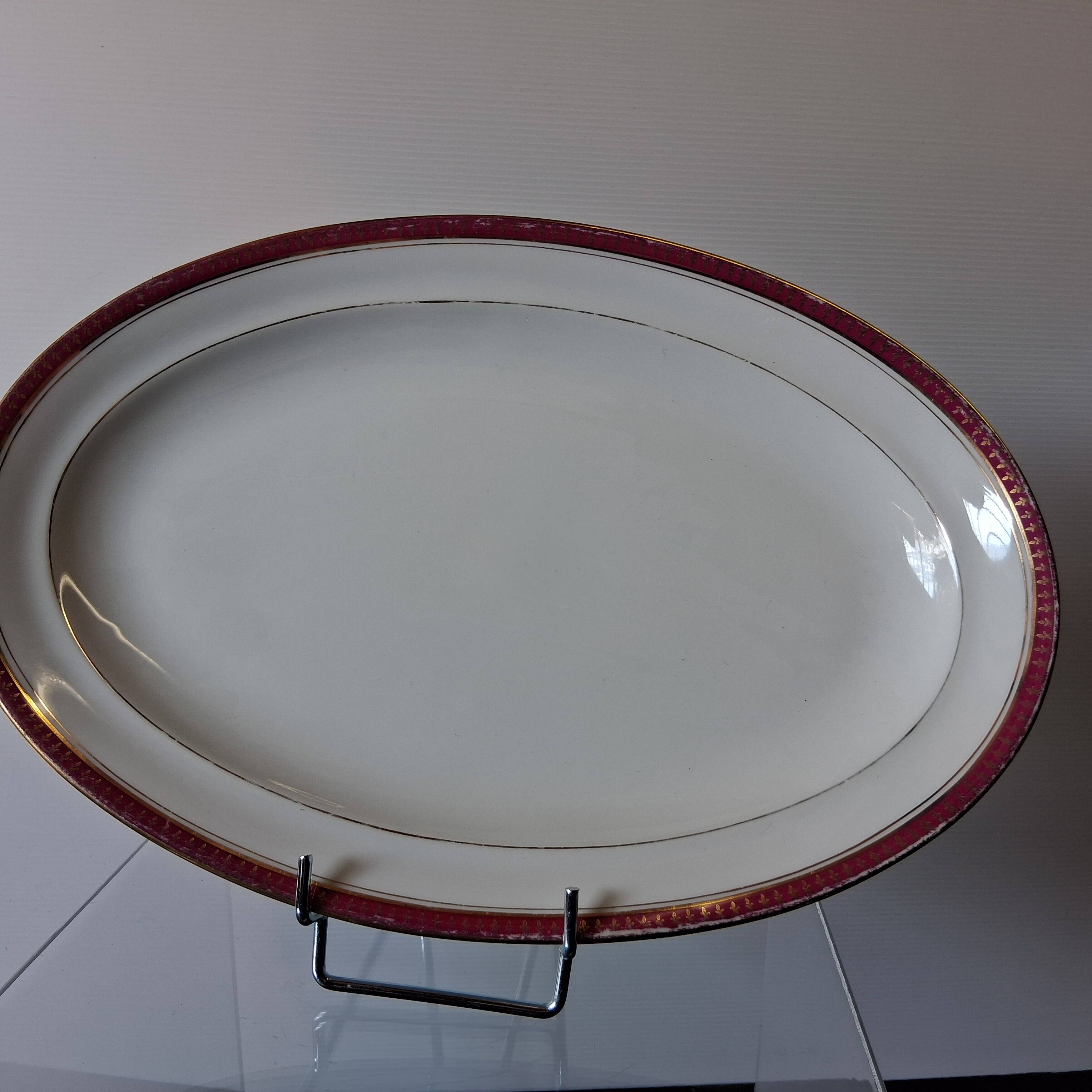 Very nice long serving dish from Chastagner & Co in good condition.
