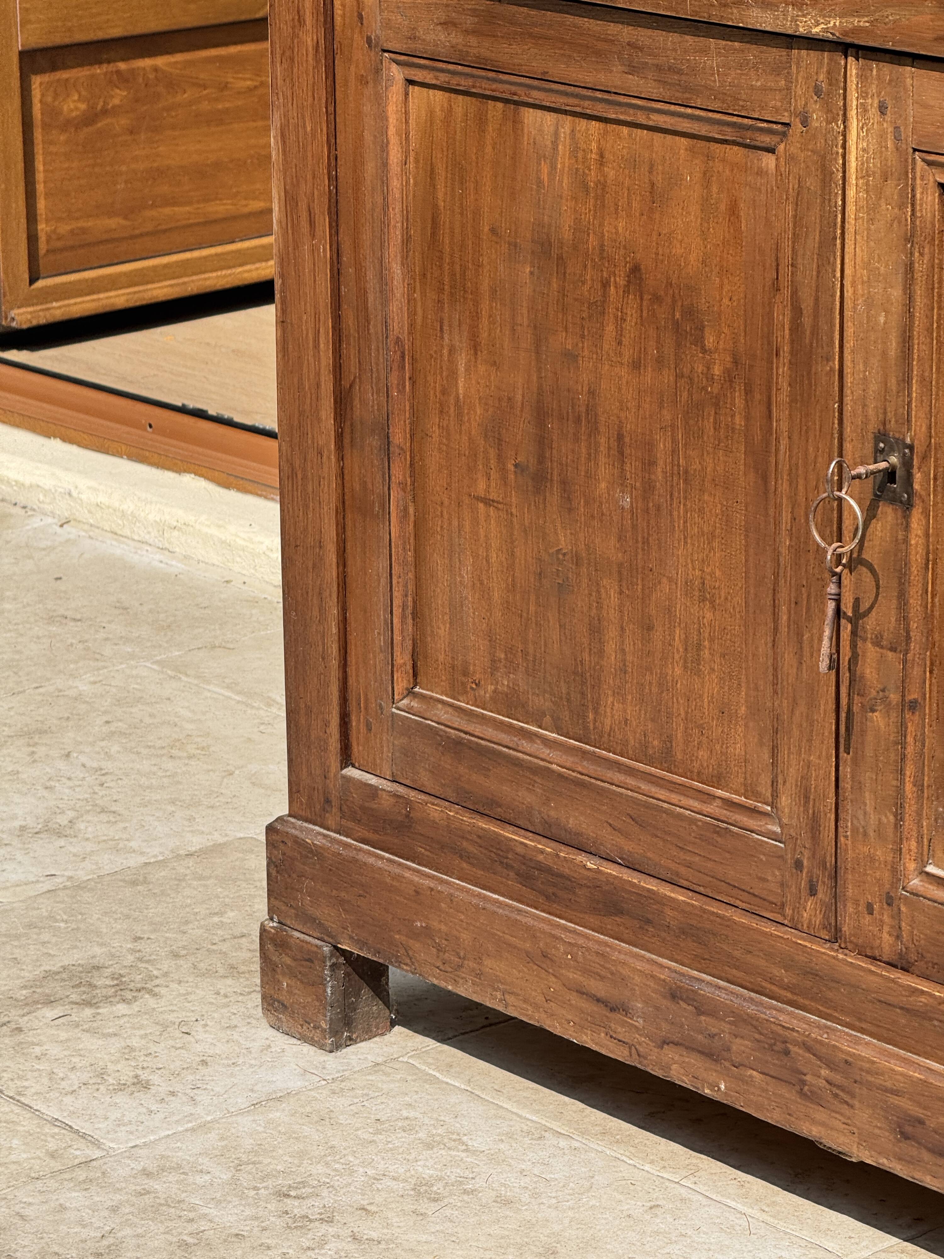 Grand buffet, meuble de toilette ancienne à dessus de marbre XIXe