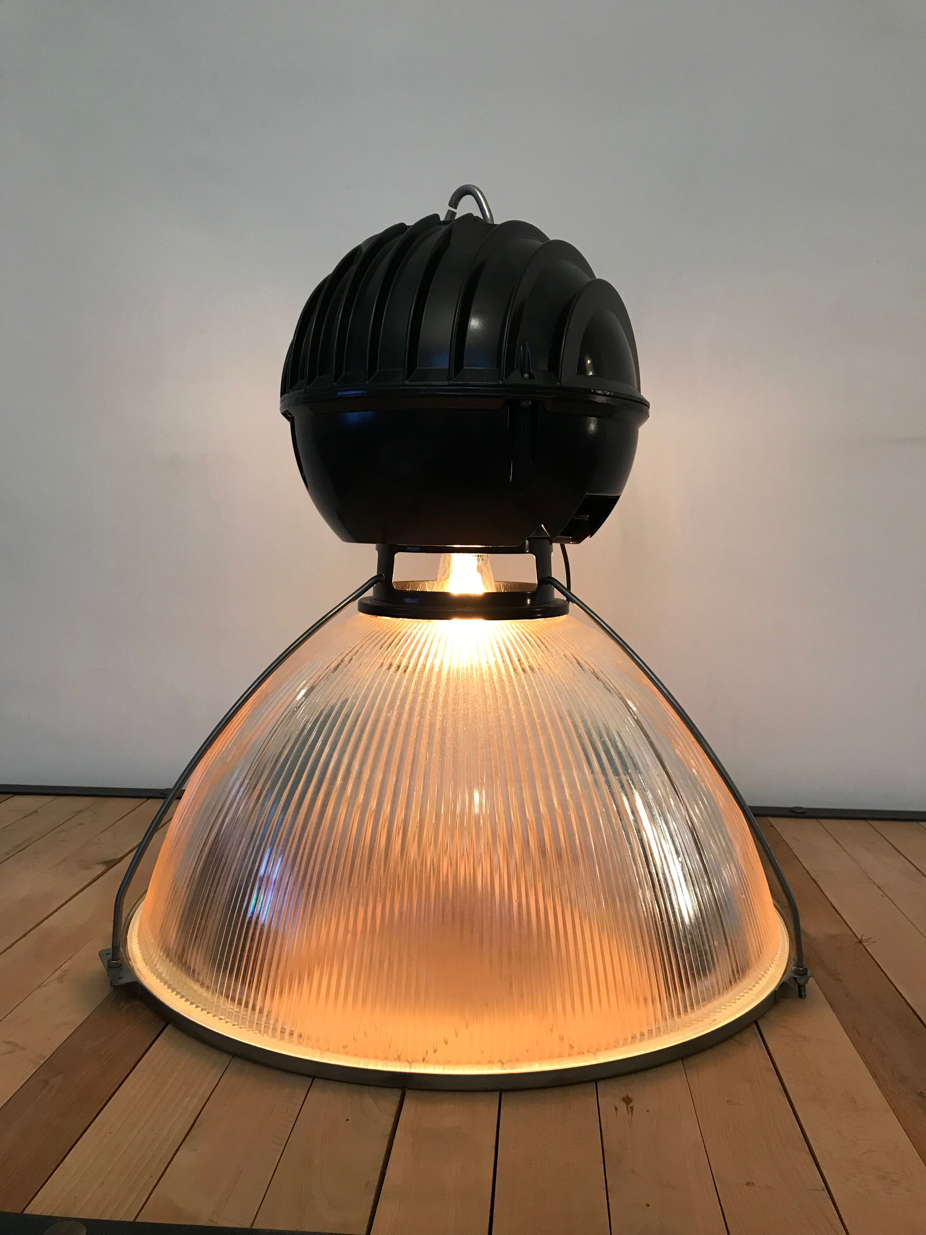 Lampe suspension holophane verre prismatique noire