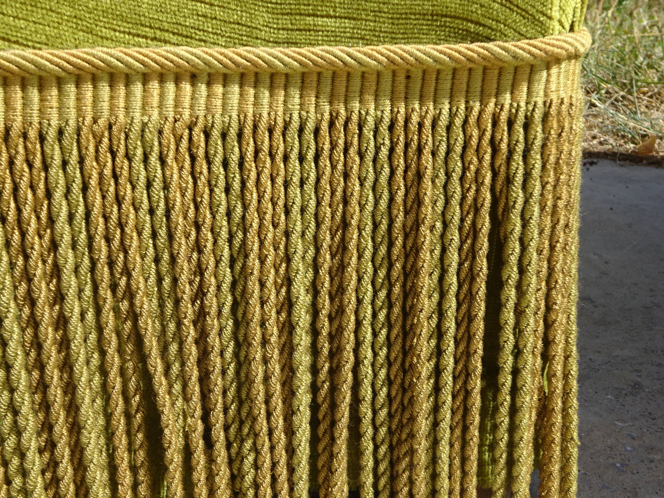 Paire de fauteuils crapauds en velours vert