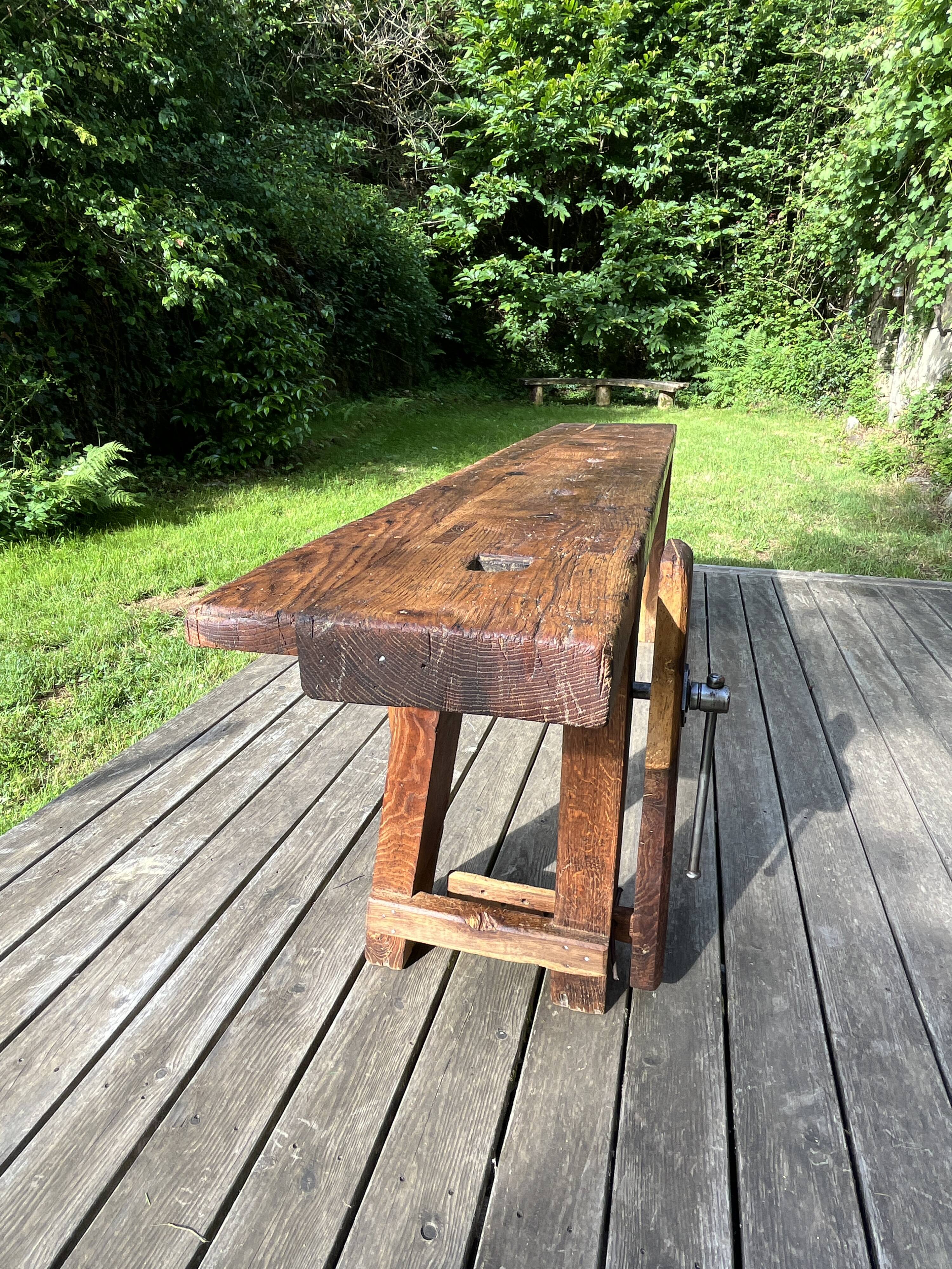 Restored antique carpenter's workbench in solid oak - 245 cm