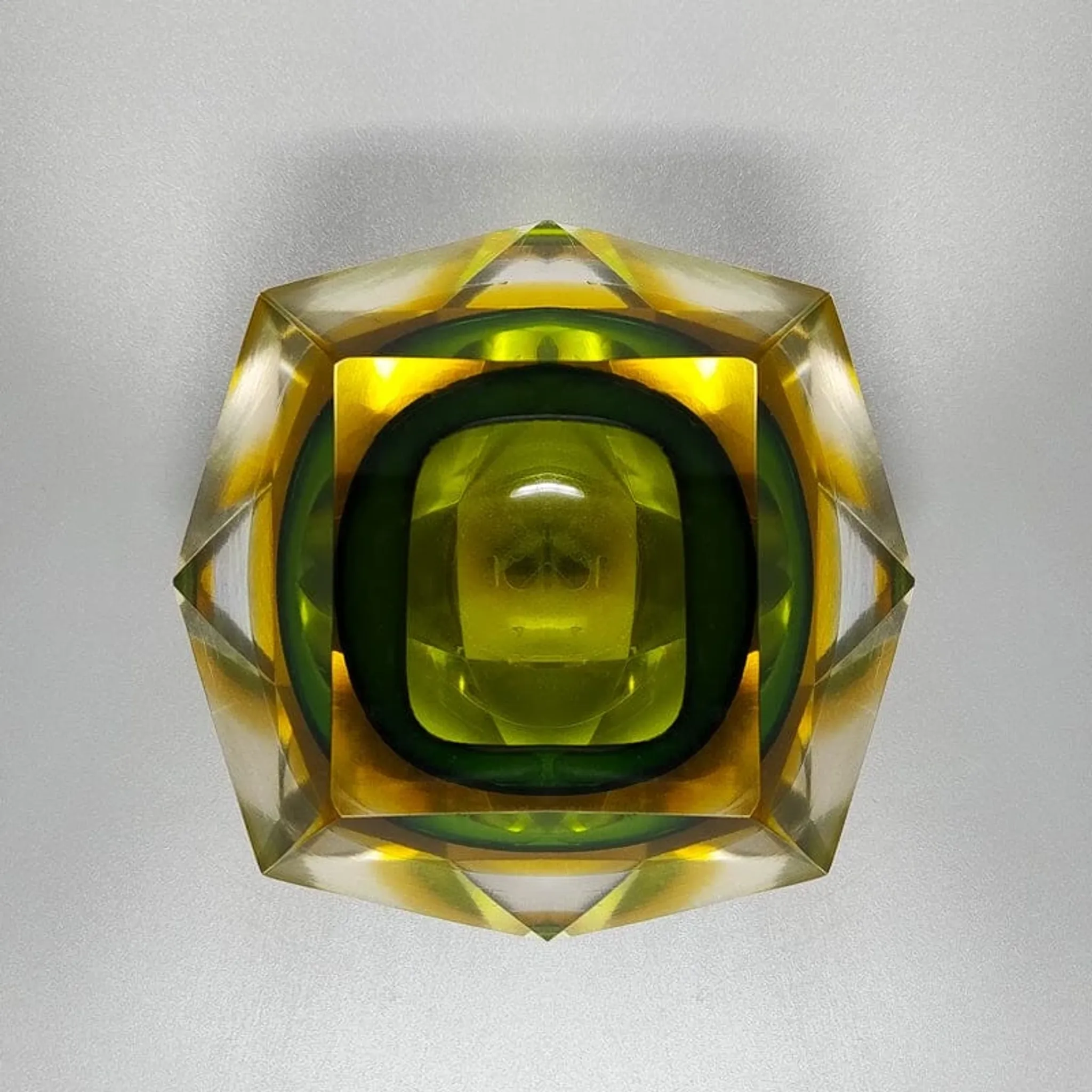 1960s Gorgeous green ashtray or catch-all by Flavio Poli for Seguso