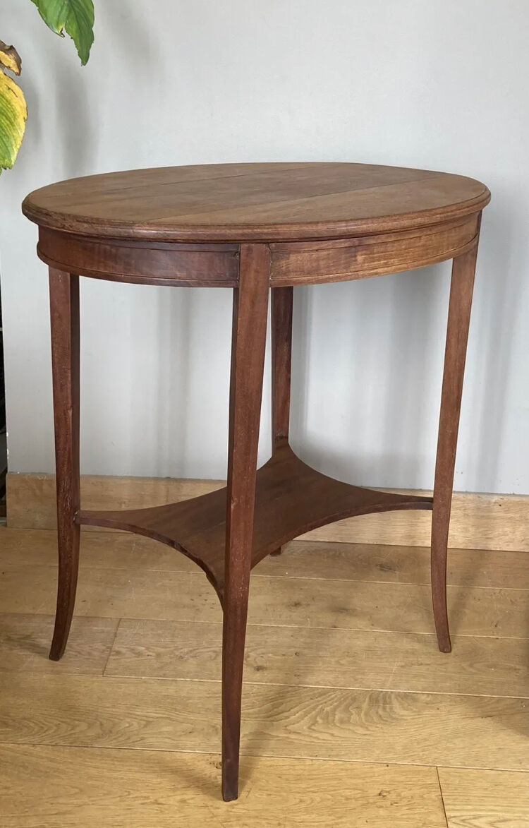 Oval Art Deco pedestal table in oak early twentieth century