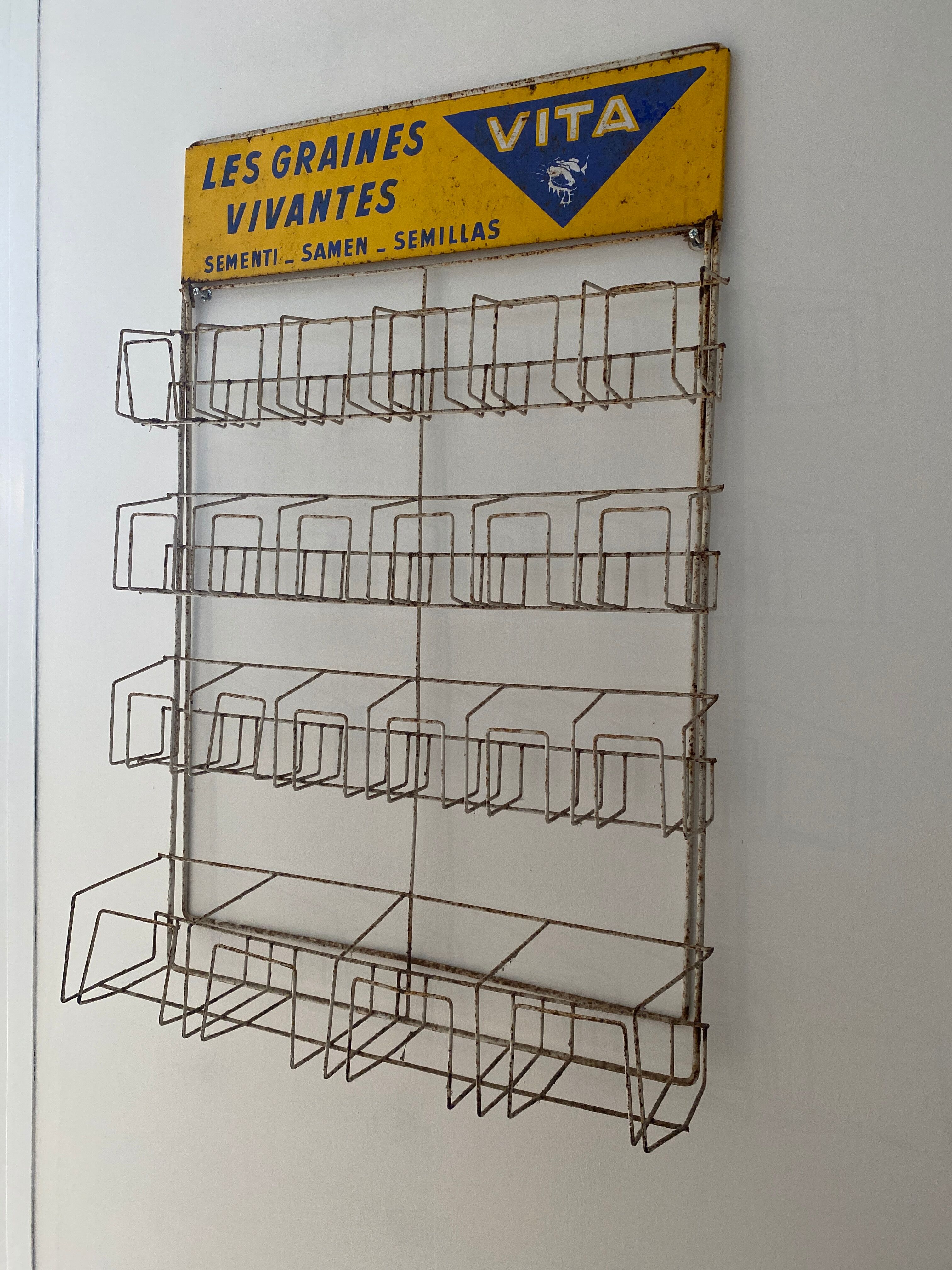 Vintage metallic display