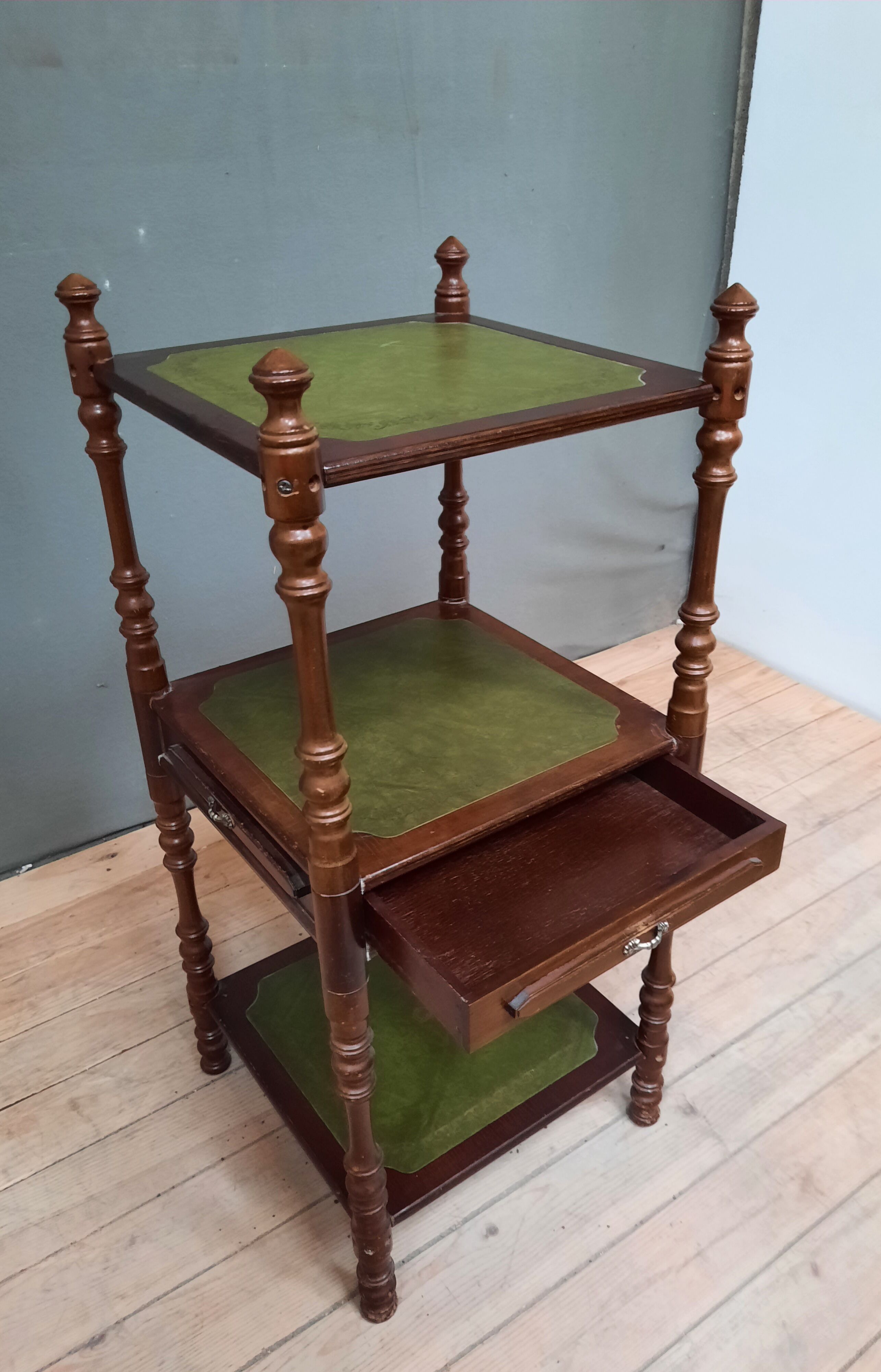 Auxiliary shelf