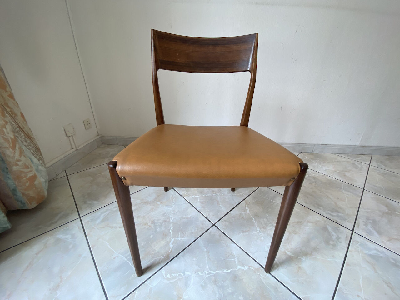 Mle 38 rio rosewood dining table by Henry Rosengren Hansen and 6 matching chairs