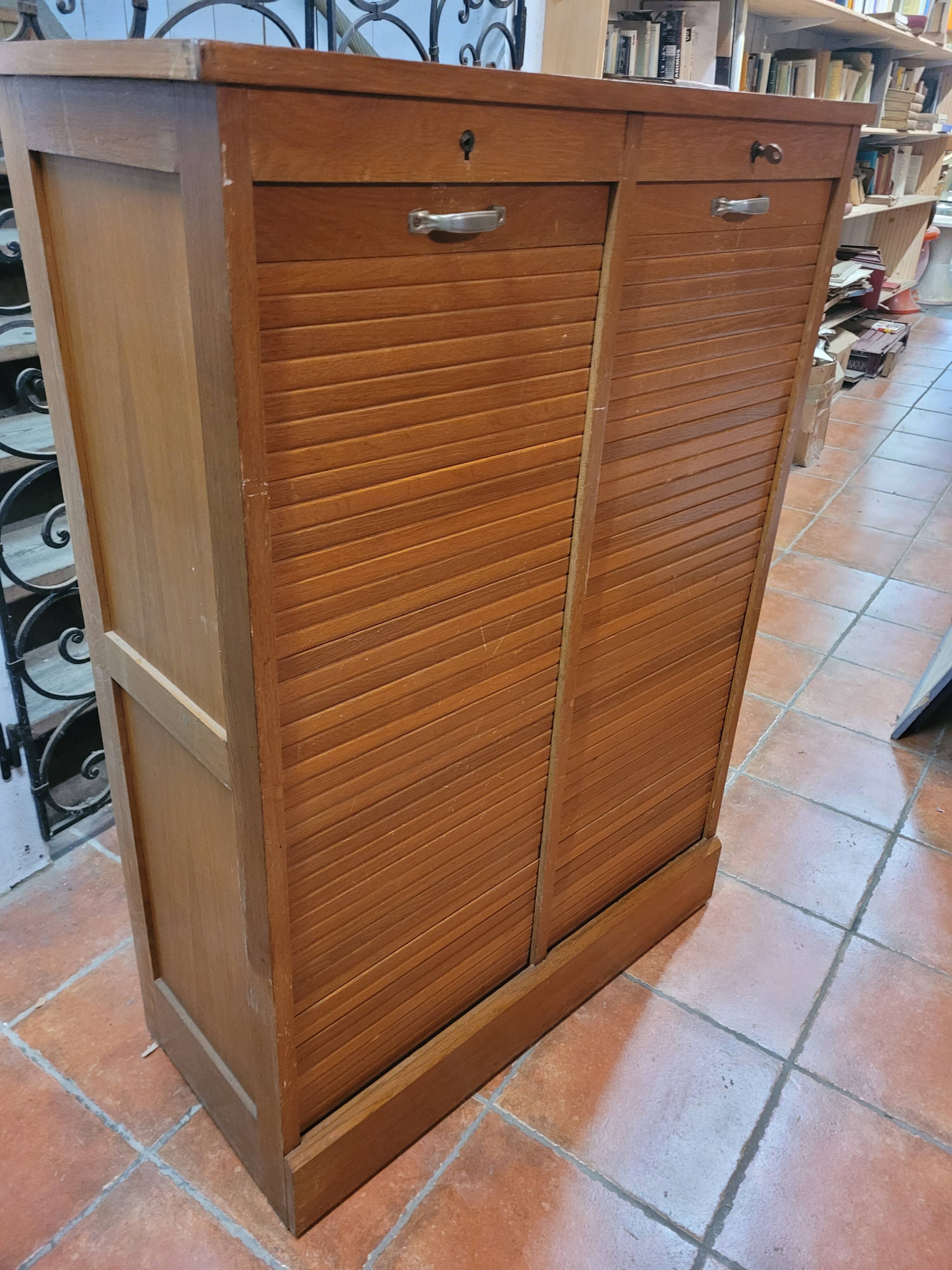 Double binder with curtains