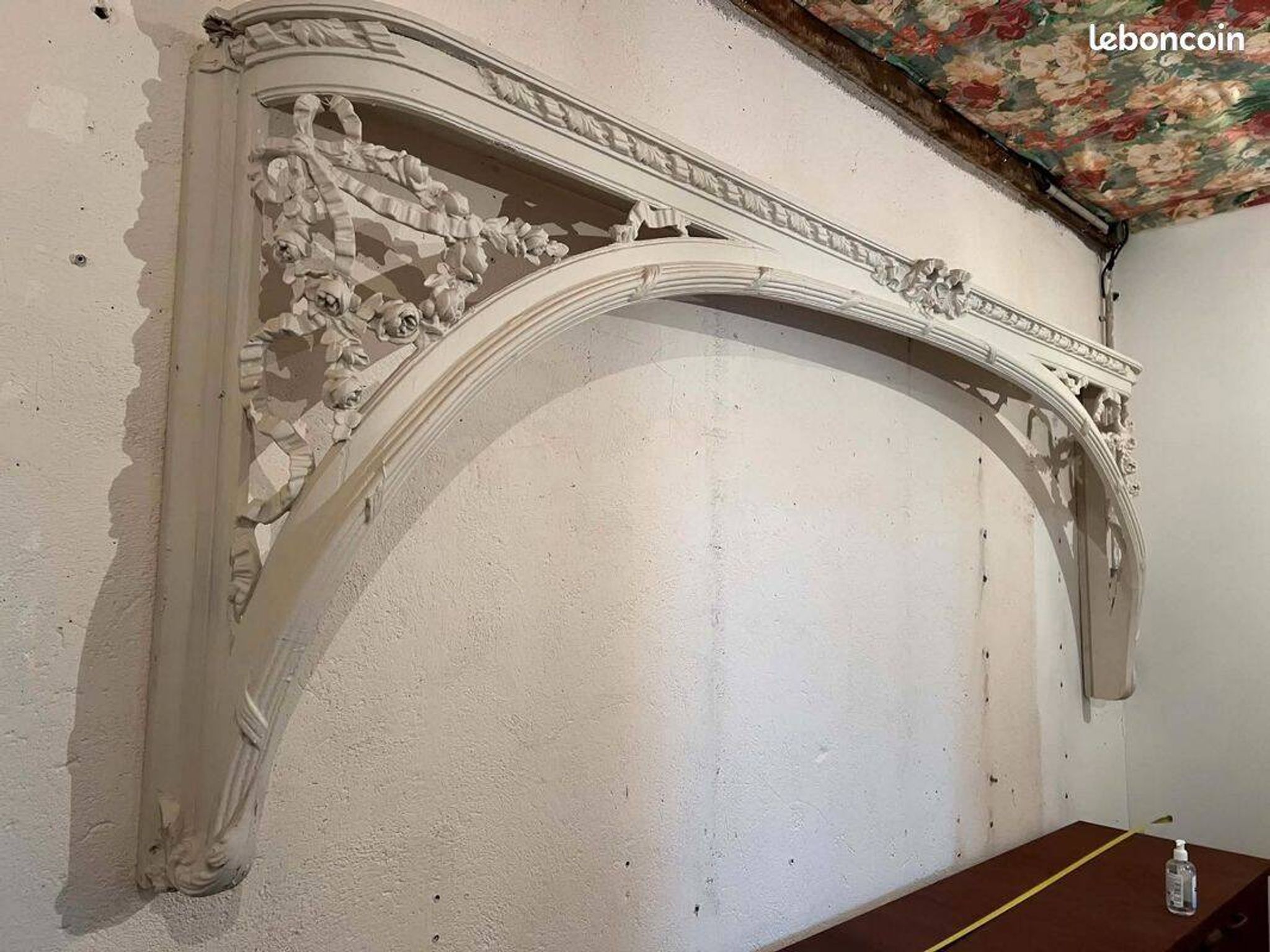 Arch in staff and wood