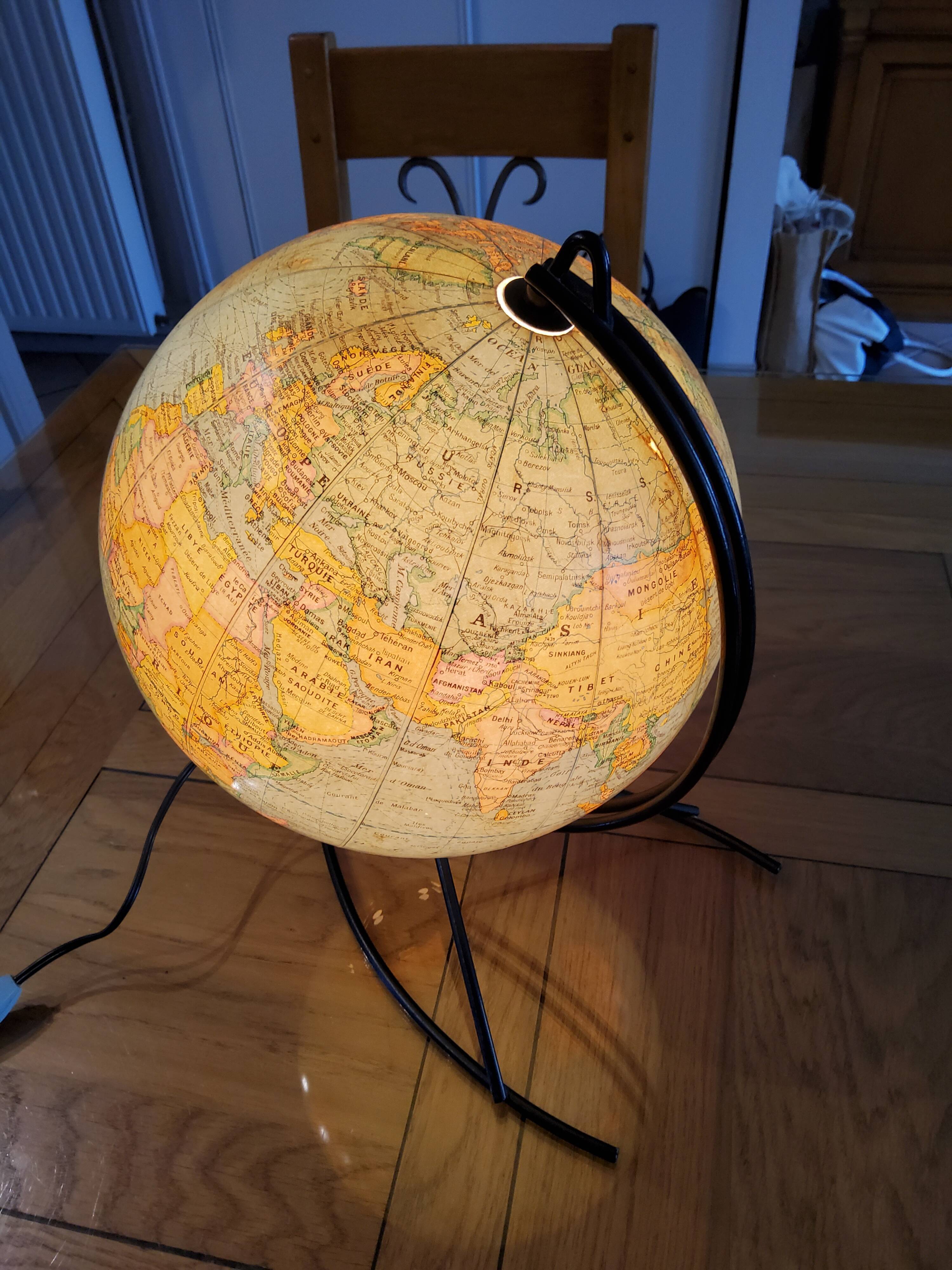 Luminous globe Girard and Barrère