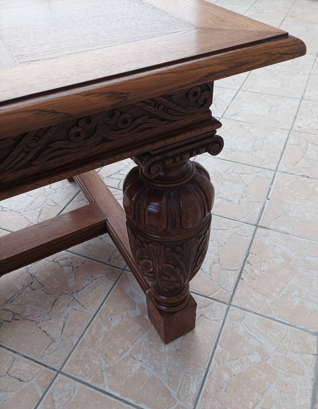 Table style Renaissance en chêne