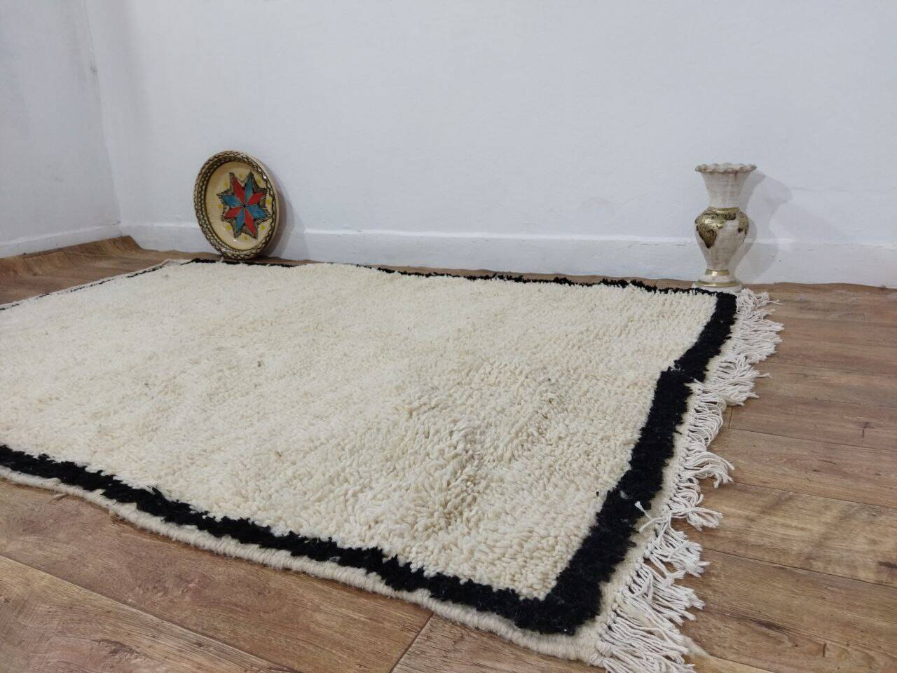 Handcrafted Moroccan Berber Rug 195 X 138 CM