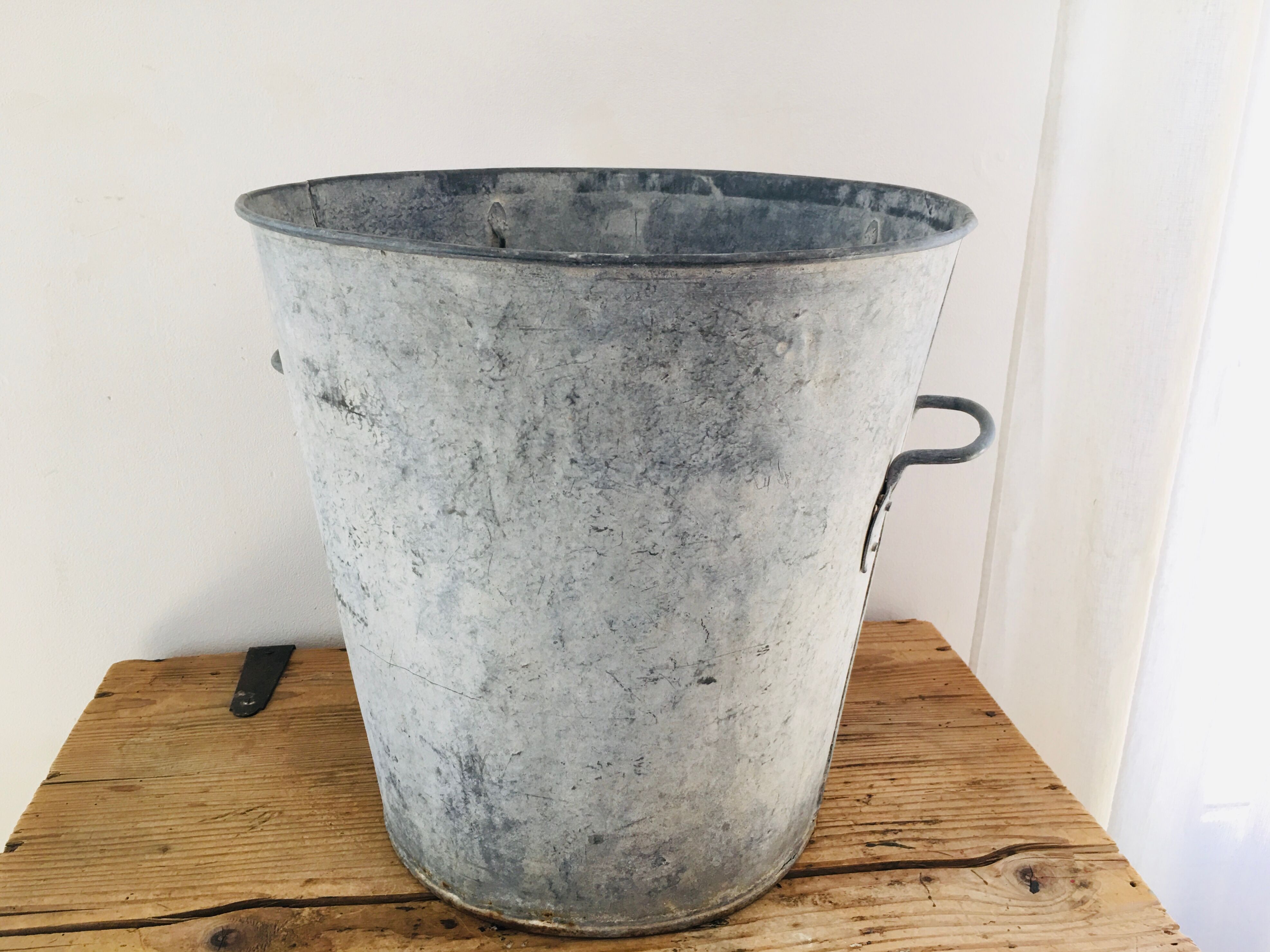 Zinc bucket