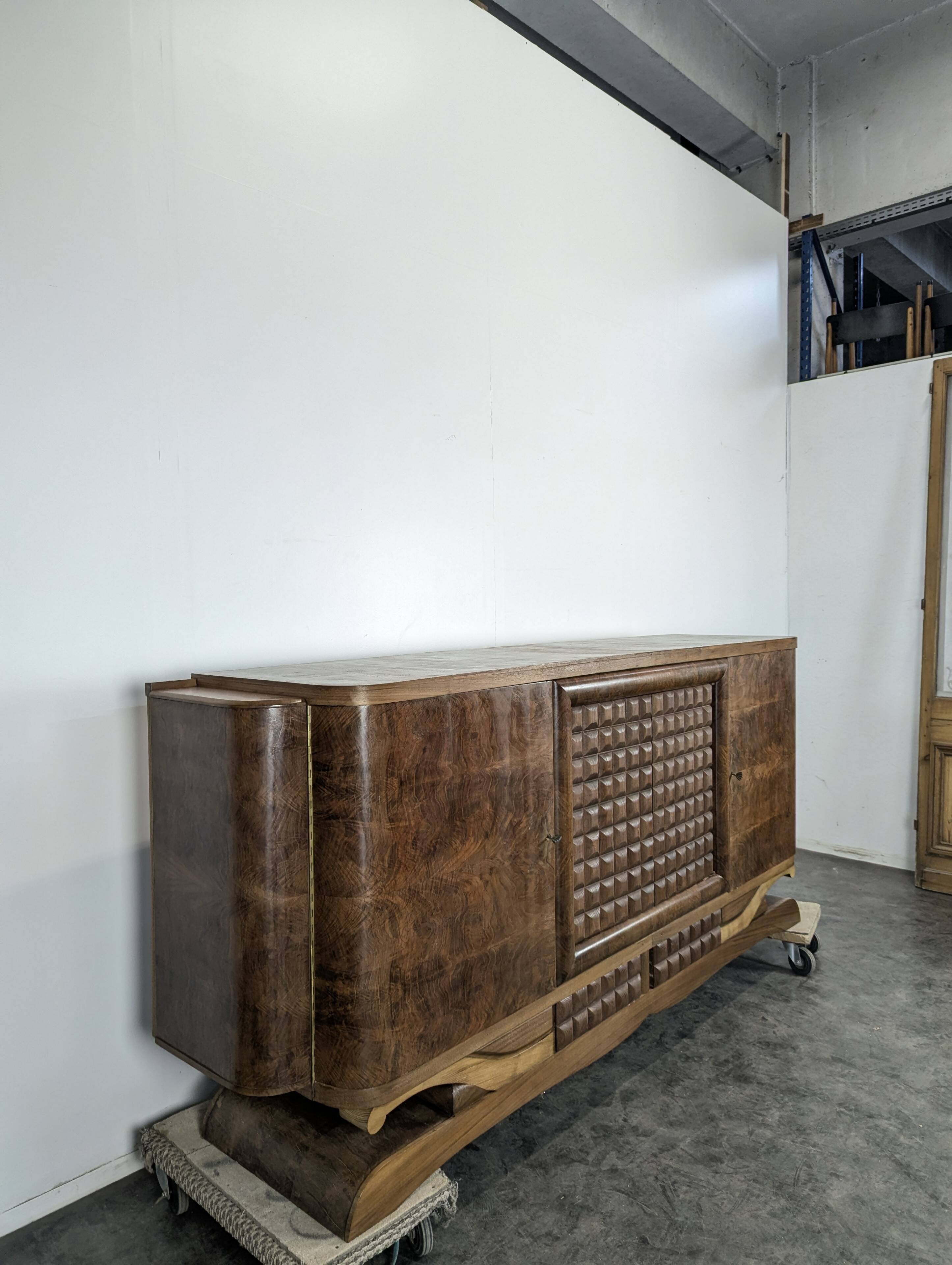 Brutalist enfilade with diamond points