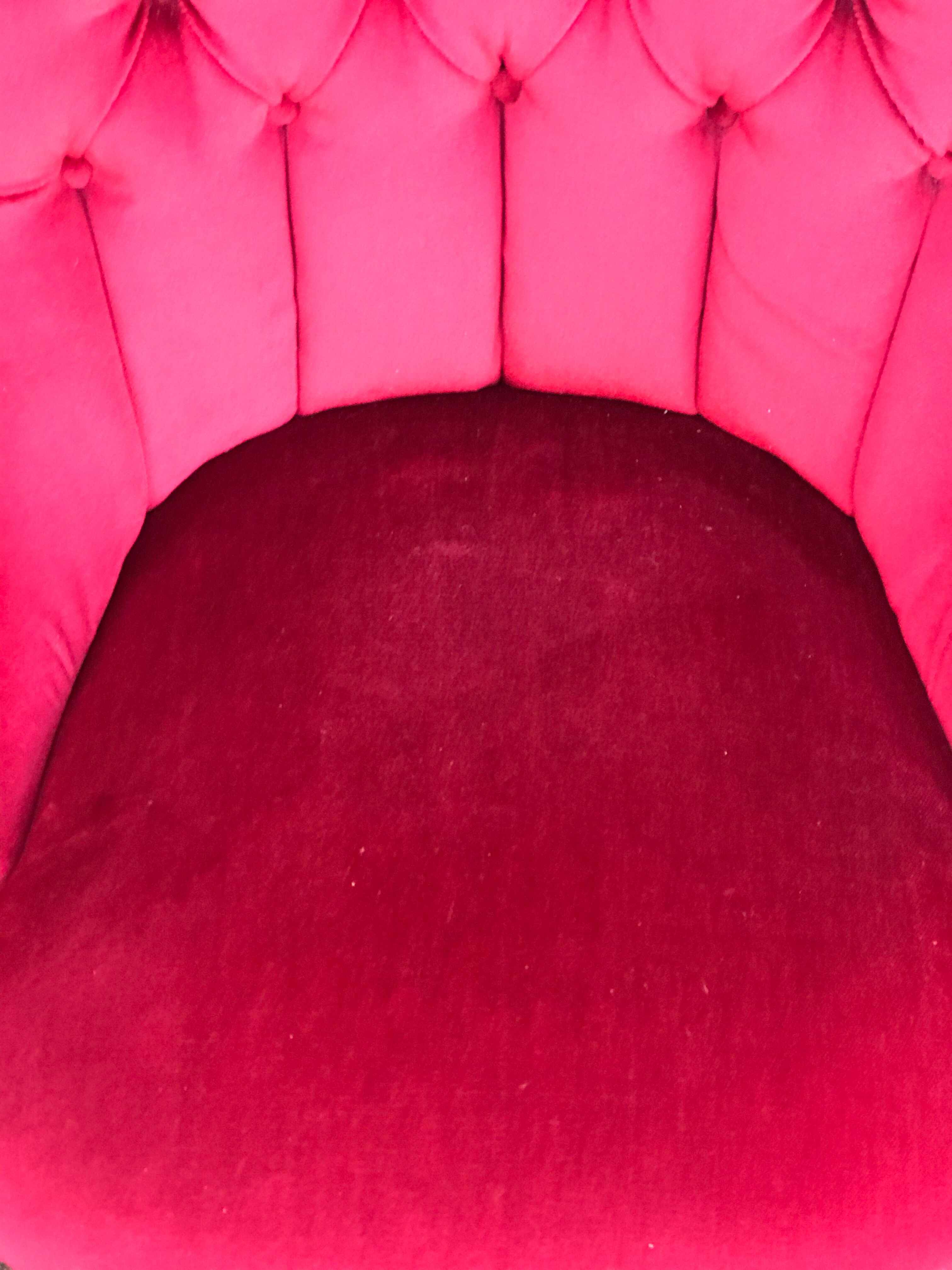 Red velvet toad chair