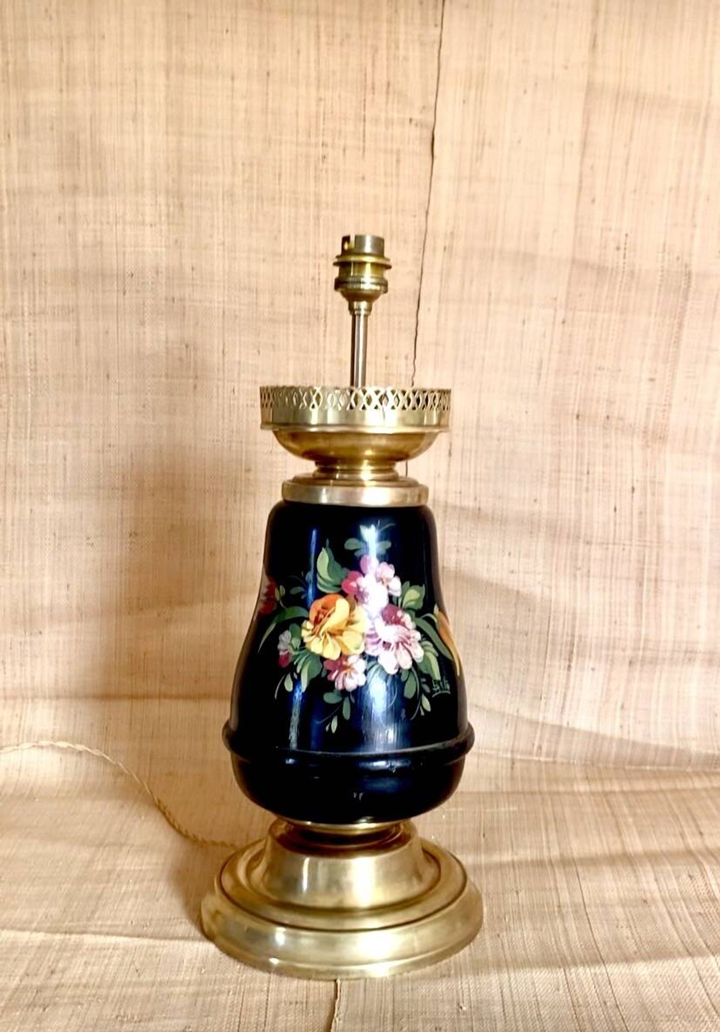Lamp from the early 1900s, fabric cable, cotton shade.