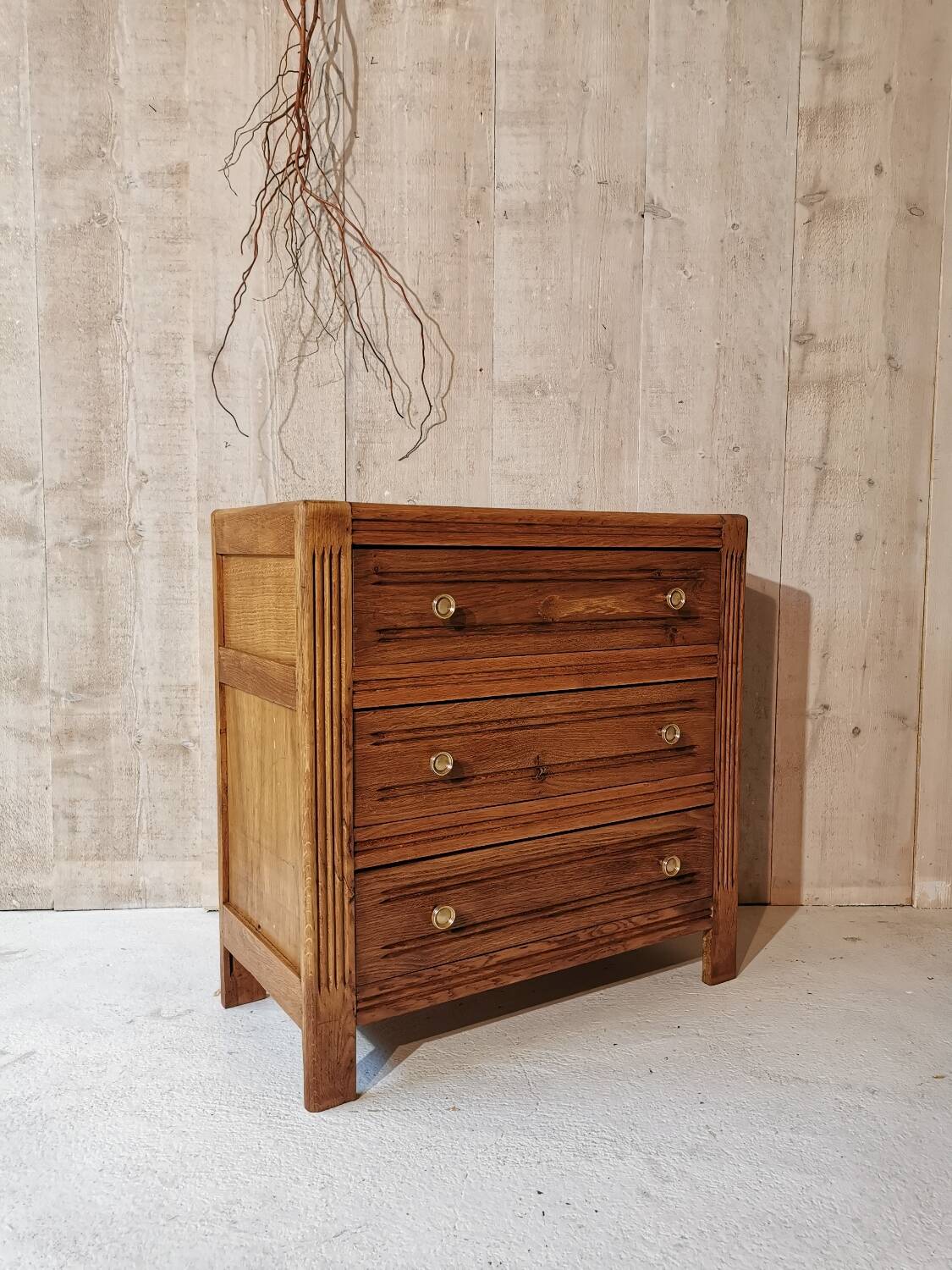 Oak chest of drawers