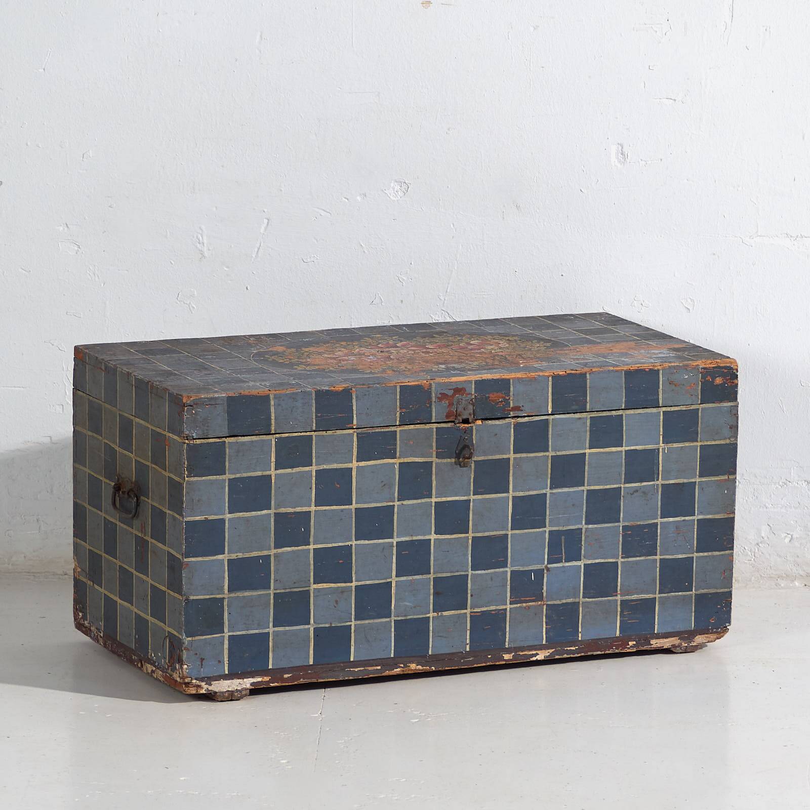 Antique painted trunk with geometric decoration (c.1920) #8