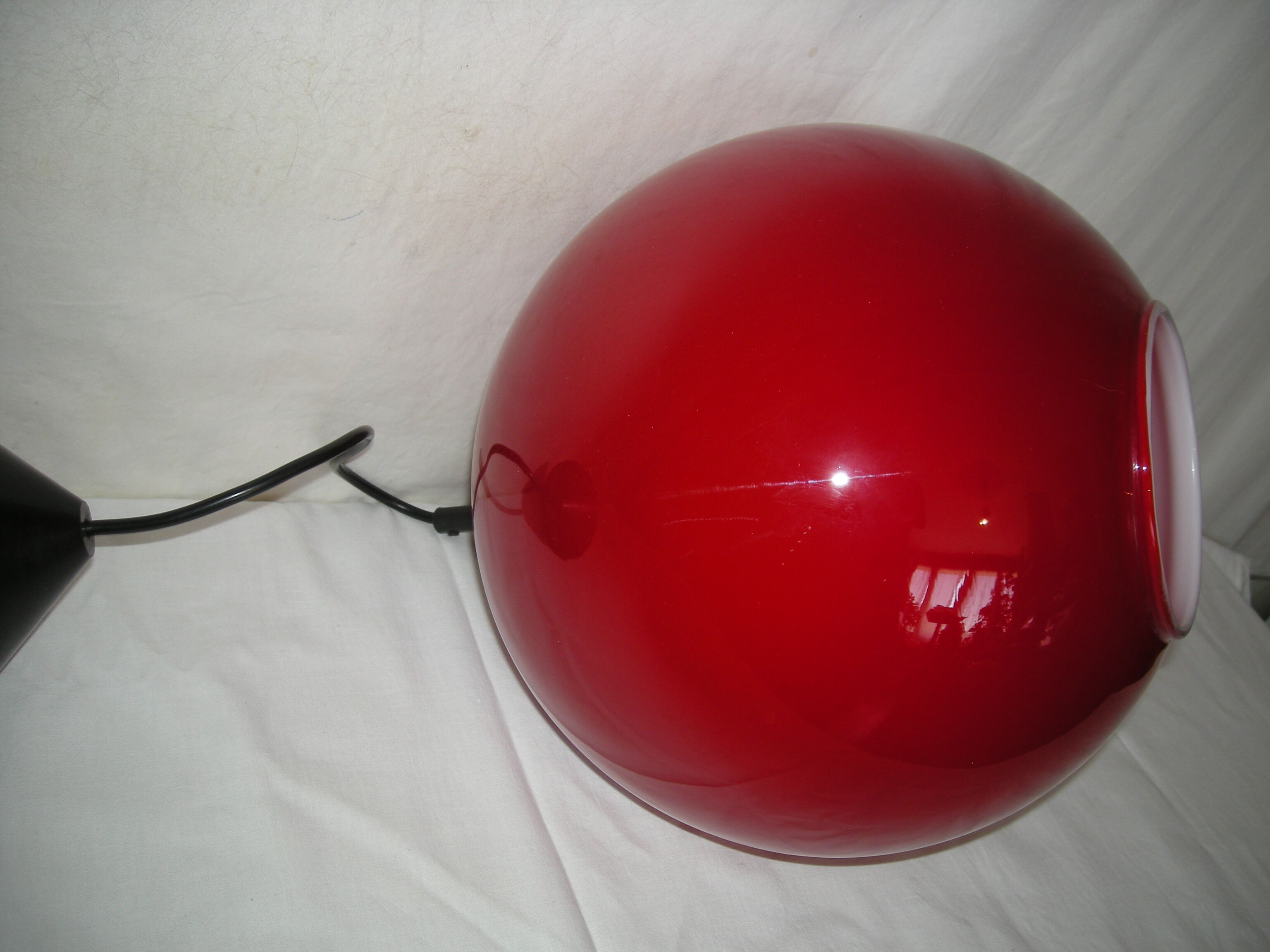 Opaline spherical suspension from the 60s - 70s