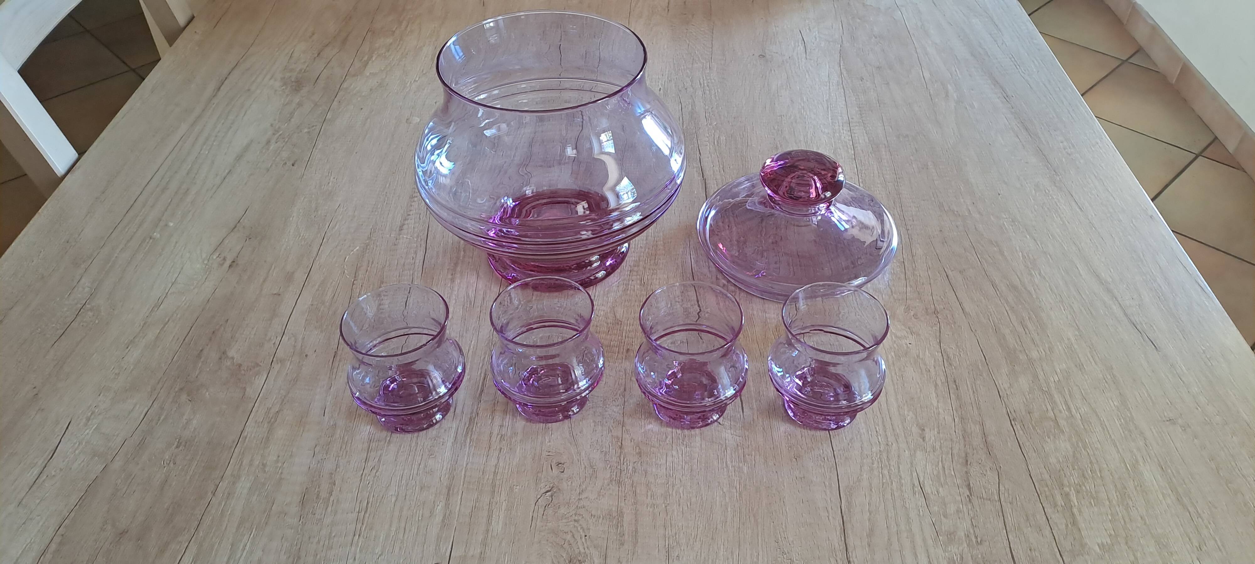 Punch, sangria or eggnog service