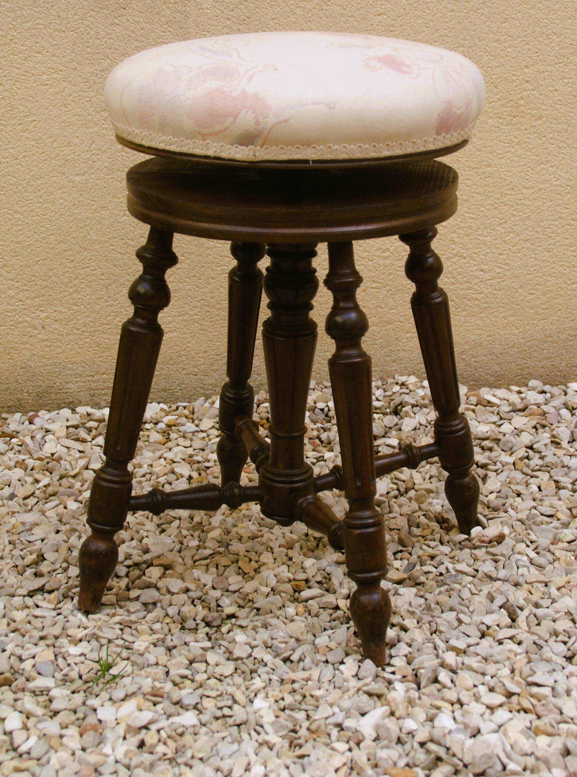 Napoleon III adjustable piano stool