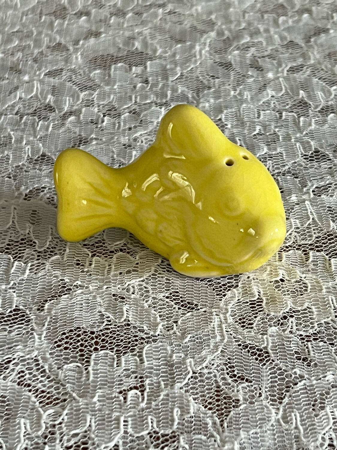 4 salt or pepper shakers