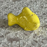 4 salt or pepper shakers