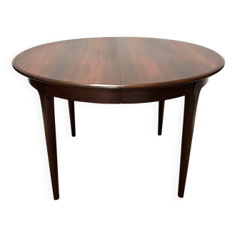 Danish-style table in rio rosewood with central extension