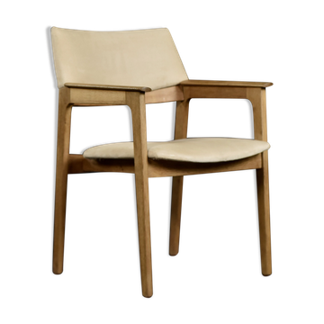 Vintage Scandinavian modern director's chair in oak and Alcantara fabric, 1960s.