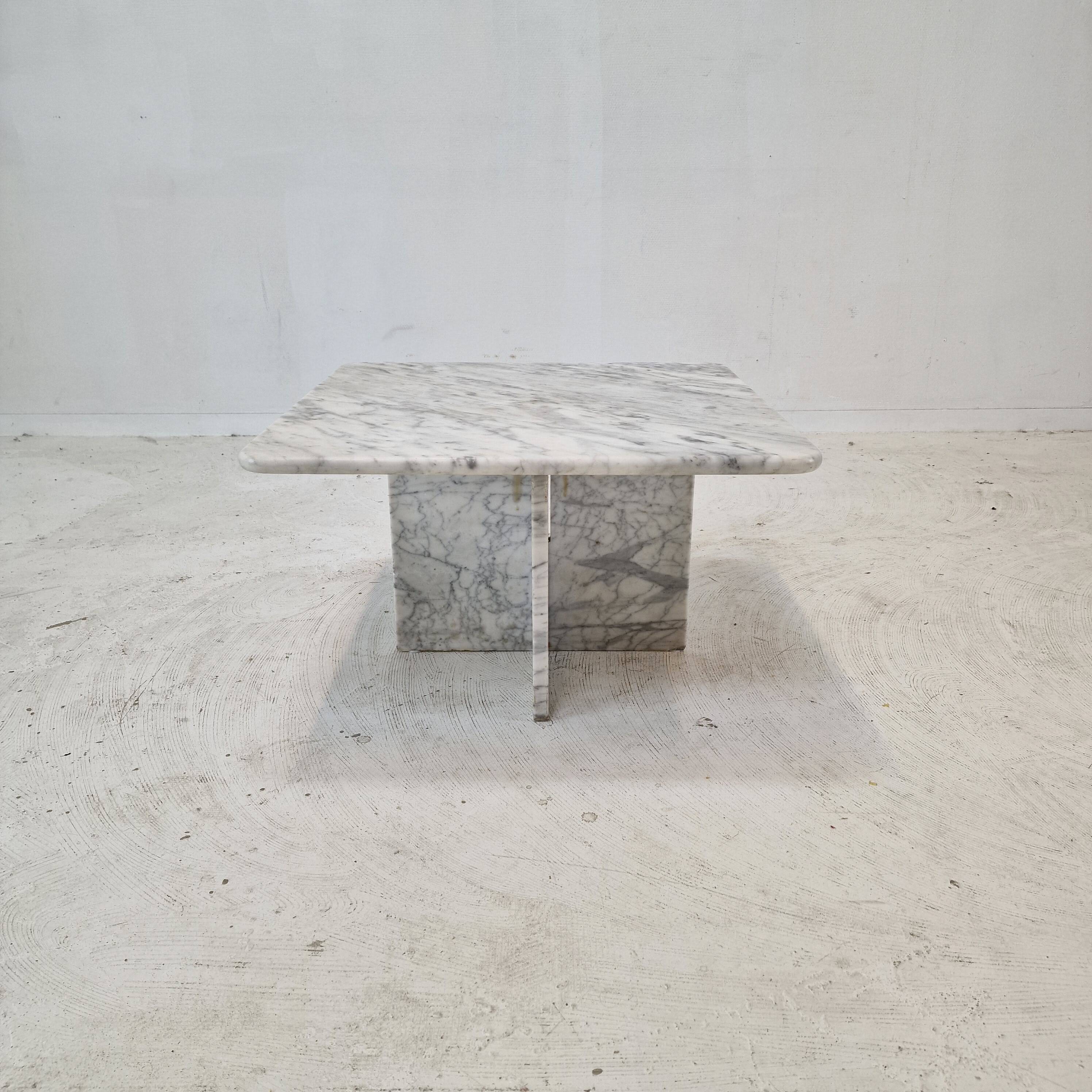 Italian carrara marble coffee table, 1980s