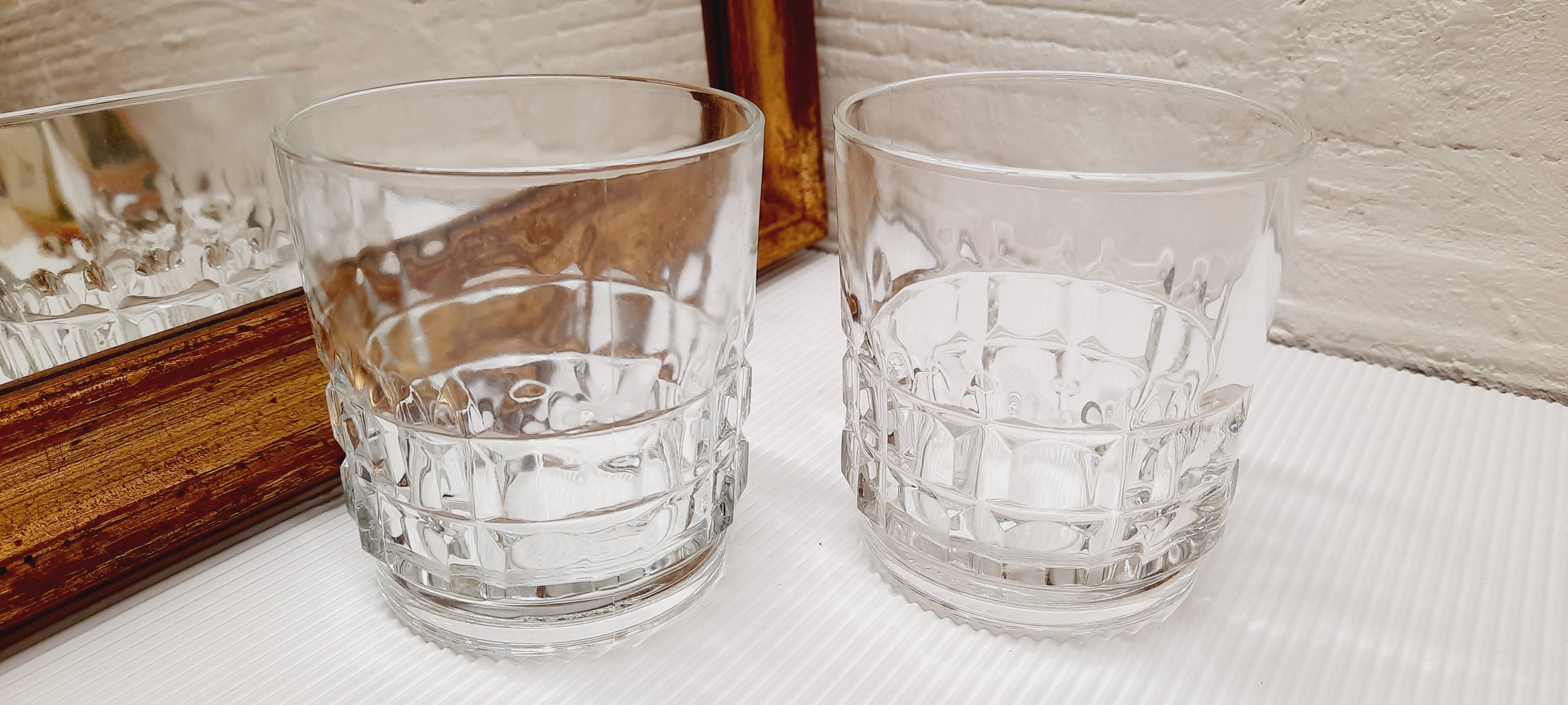 Pair of whisky glasses chiseled glass