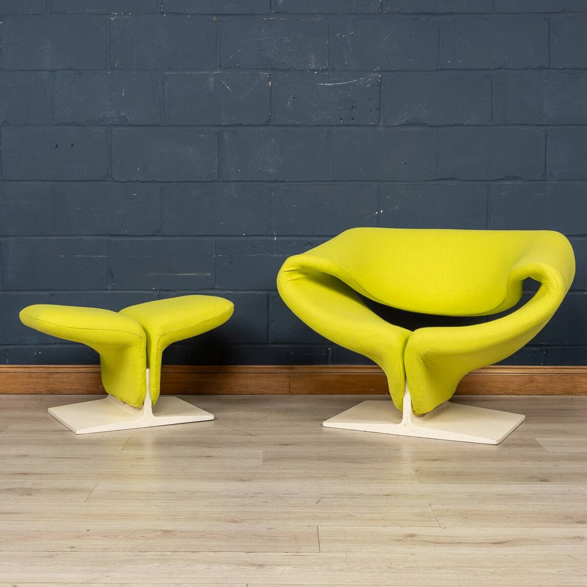 A 20thC RIBBON CHAIR & FOOTSTALL BY PIERRE PAULIN FOR ARTIFORT, FRANCE