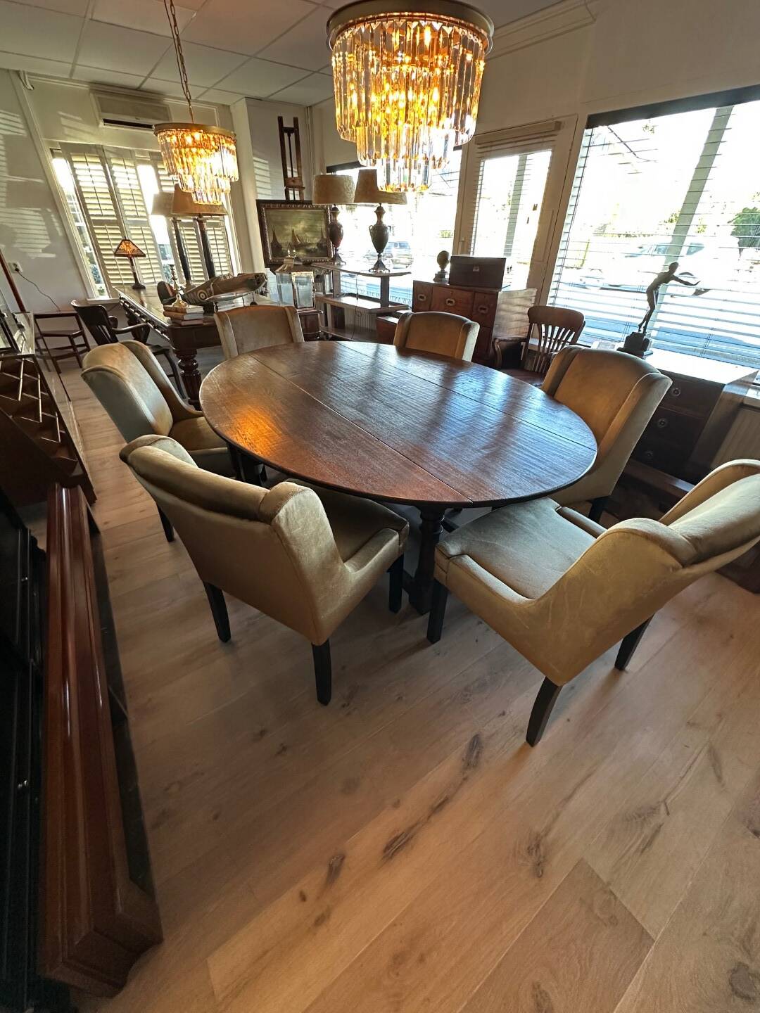 Grande table à abattants