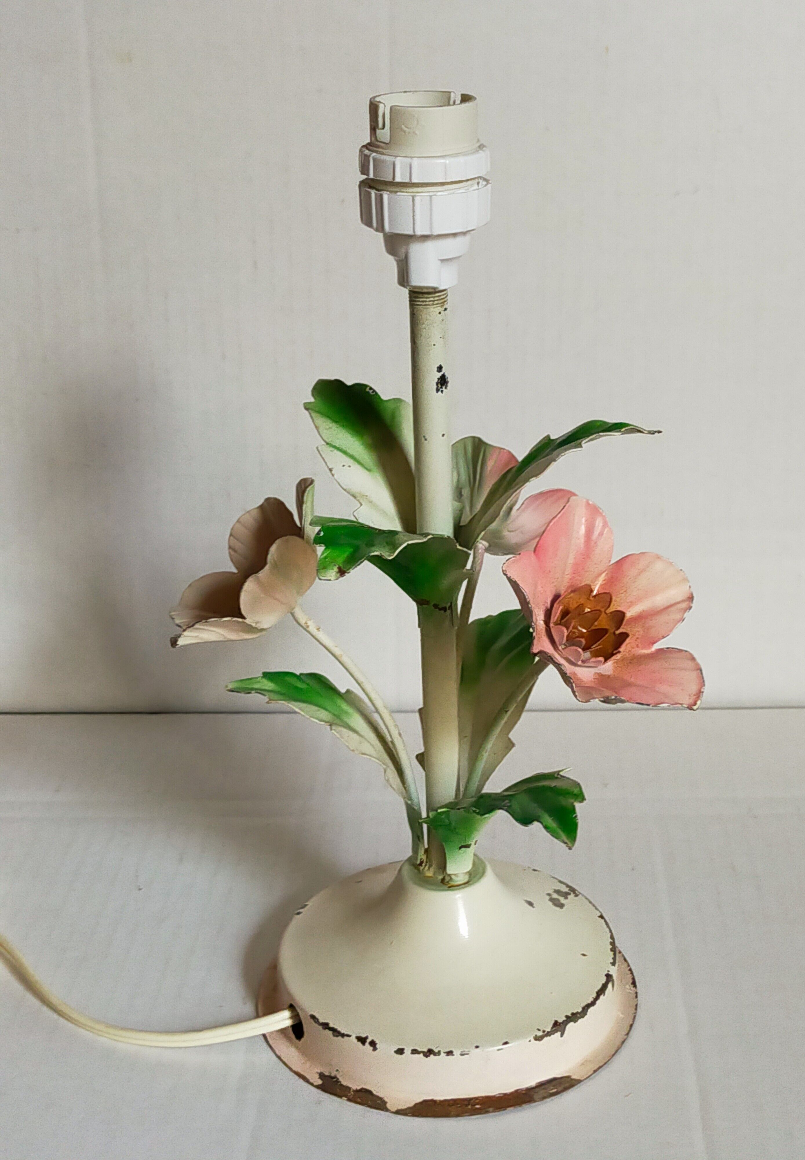 Bouquet lamp to table in vintage painted sheet vinyl lampshade